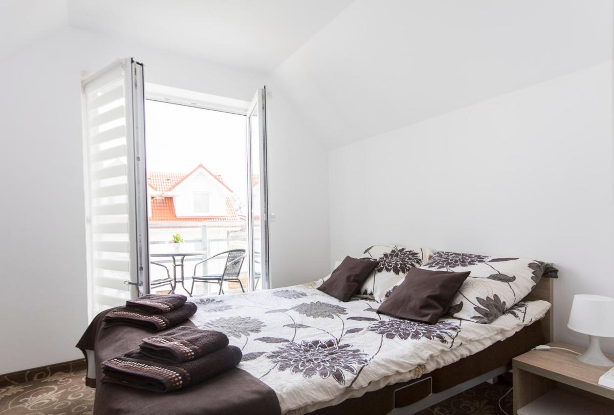 Double Room with Balcony and Sea View - Photo 3