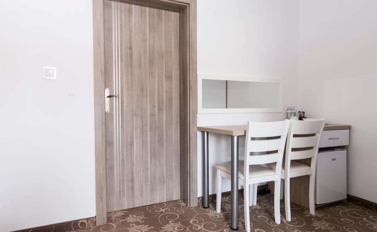 Double Room with Balcony and Sea View - Photo 4