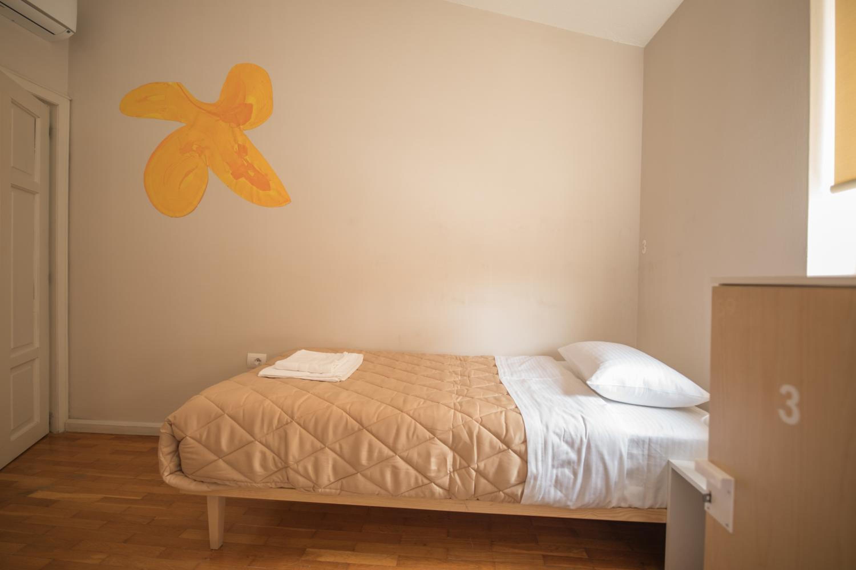 Bed in 4-Bed Dormitory Room photo 1