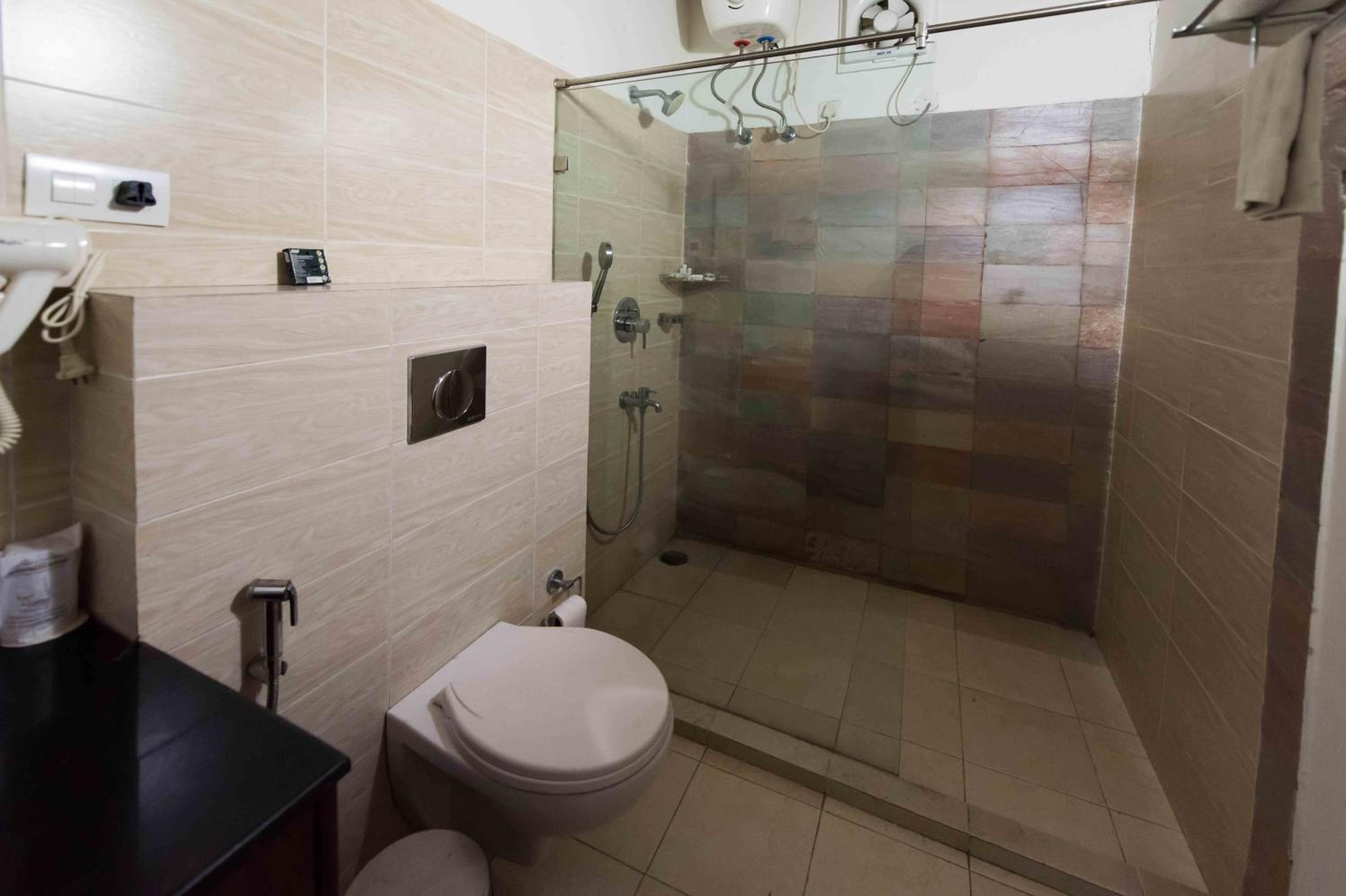 Deluxe Double Room (2 Adults + 1 Child) photo 3