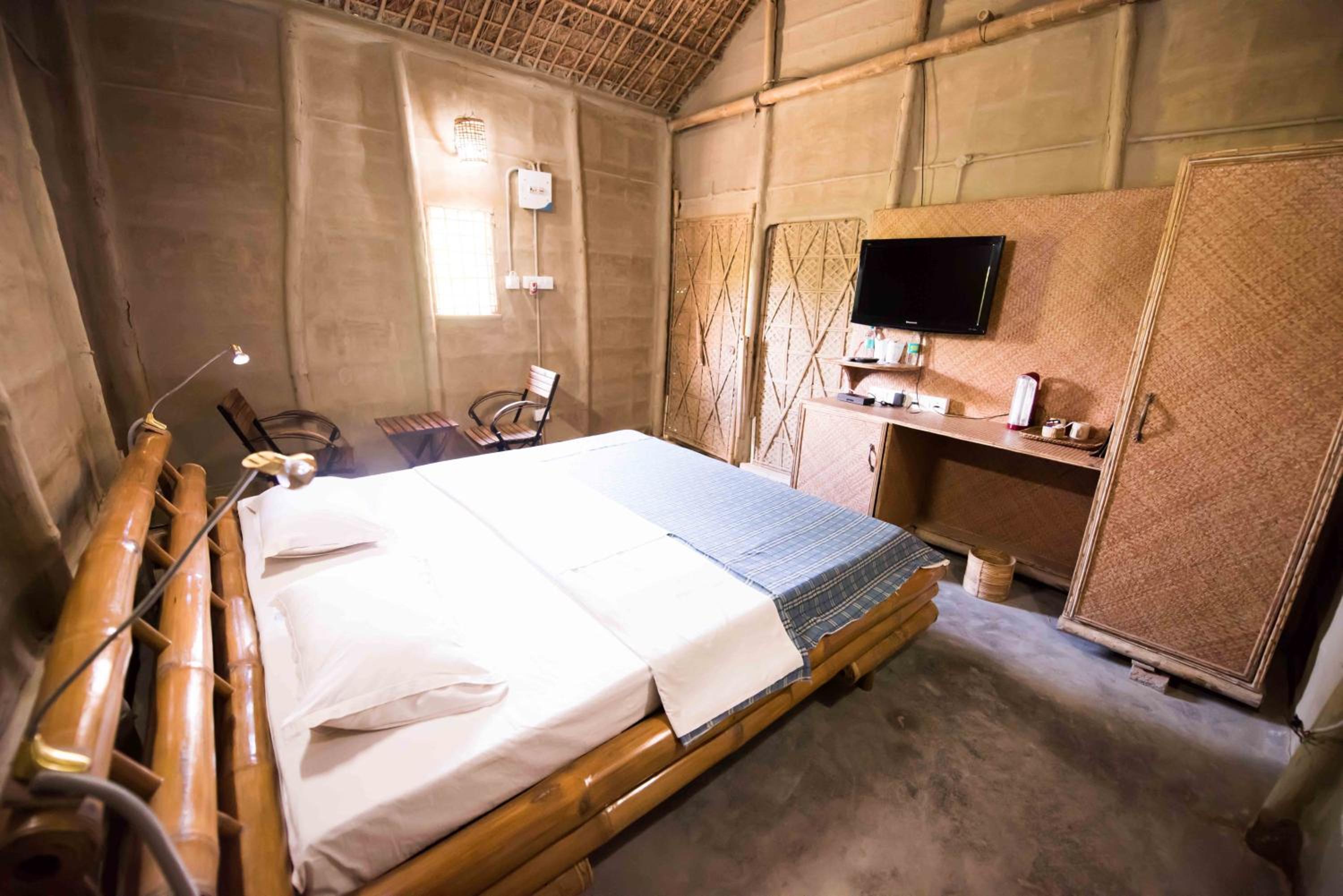 Deluxe Double Room (2 Adults + 1 Child) photo 2