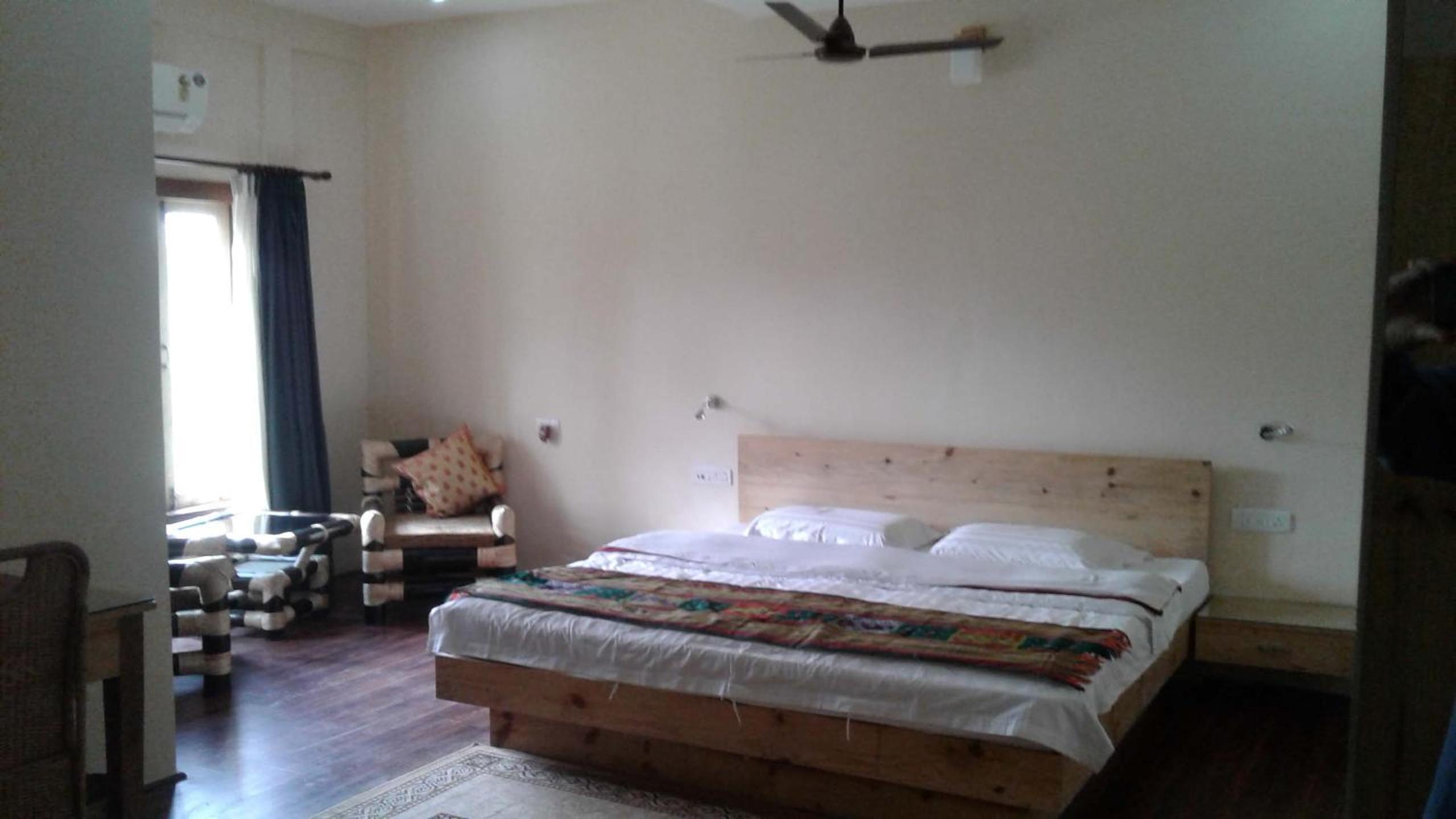 Deluxe Double Room with Balcony - Photo 2