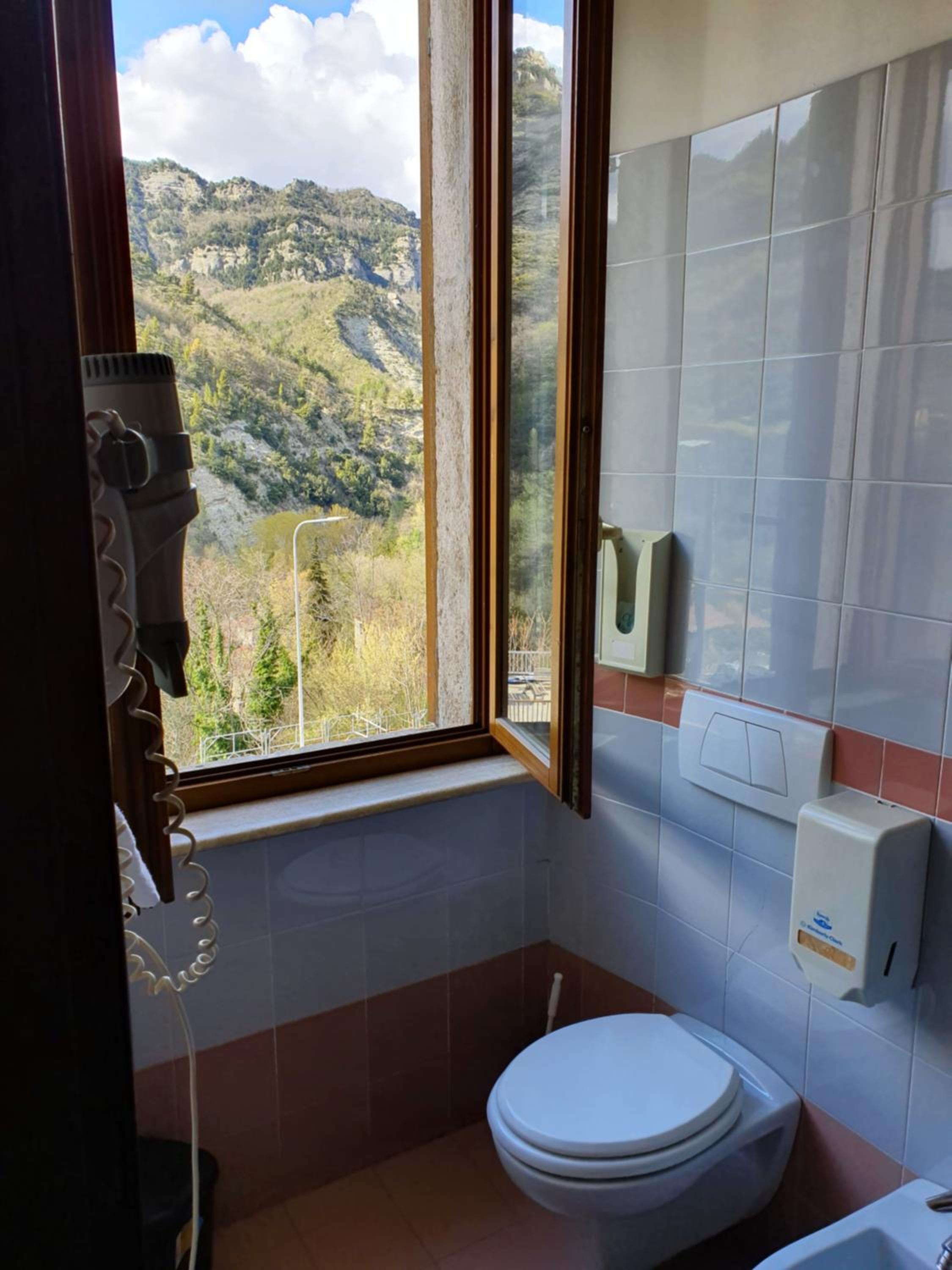 Double Room with Mountain View - Photo 5