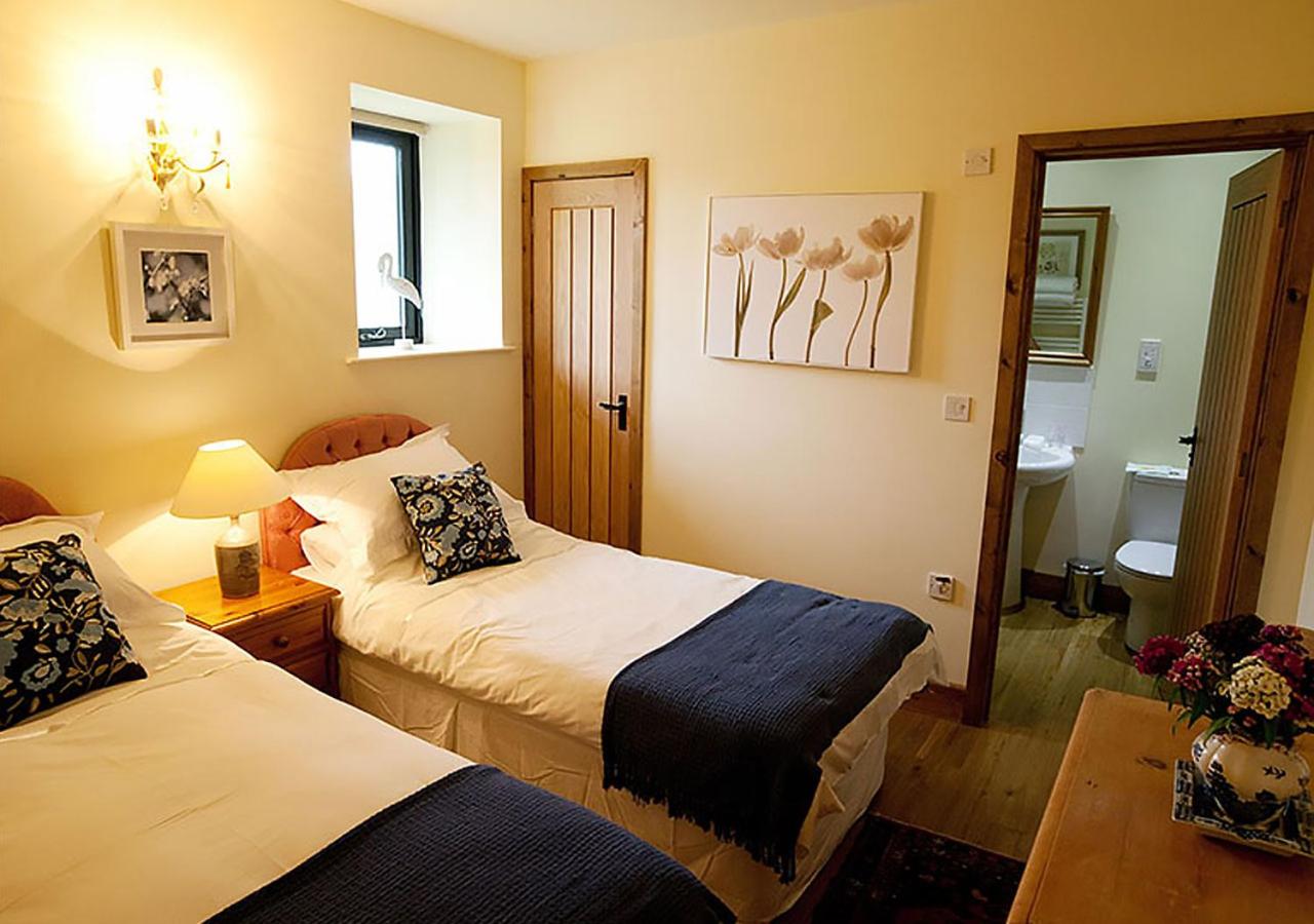 Three-Bedroom House photo 3