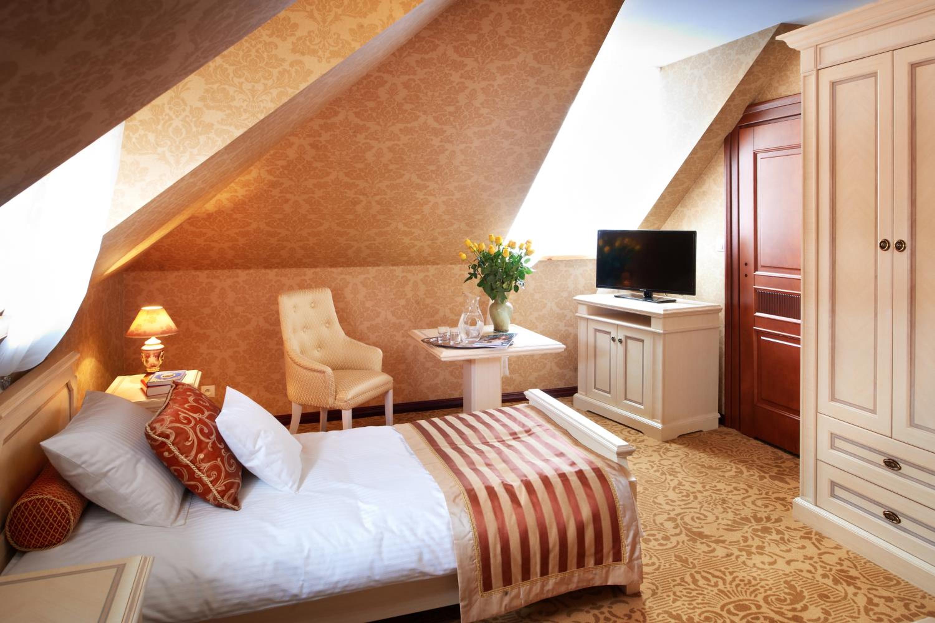 Small Single Room photo 2