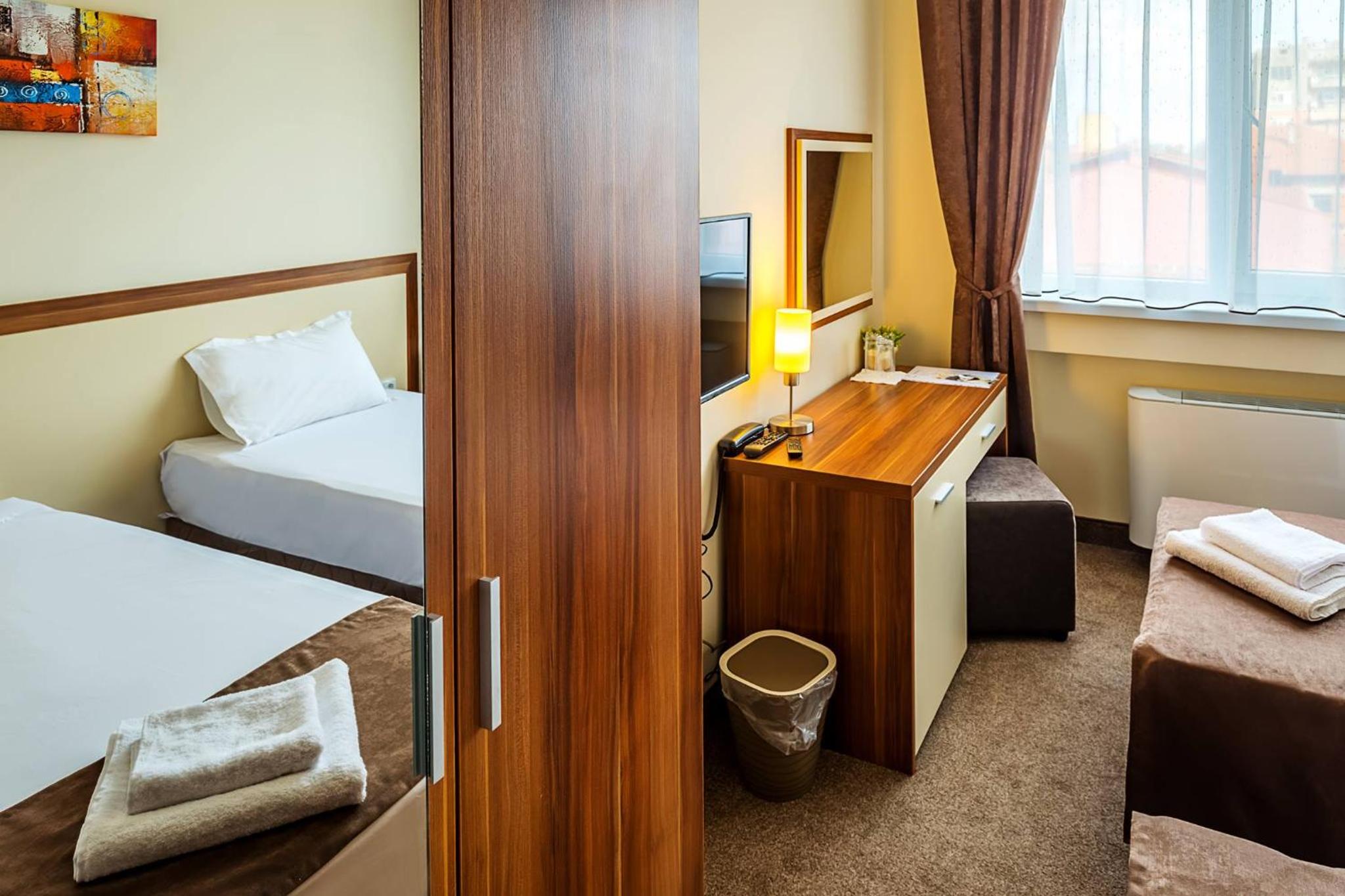 Budget Double Room photo 2