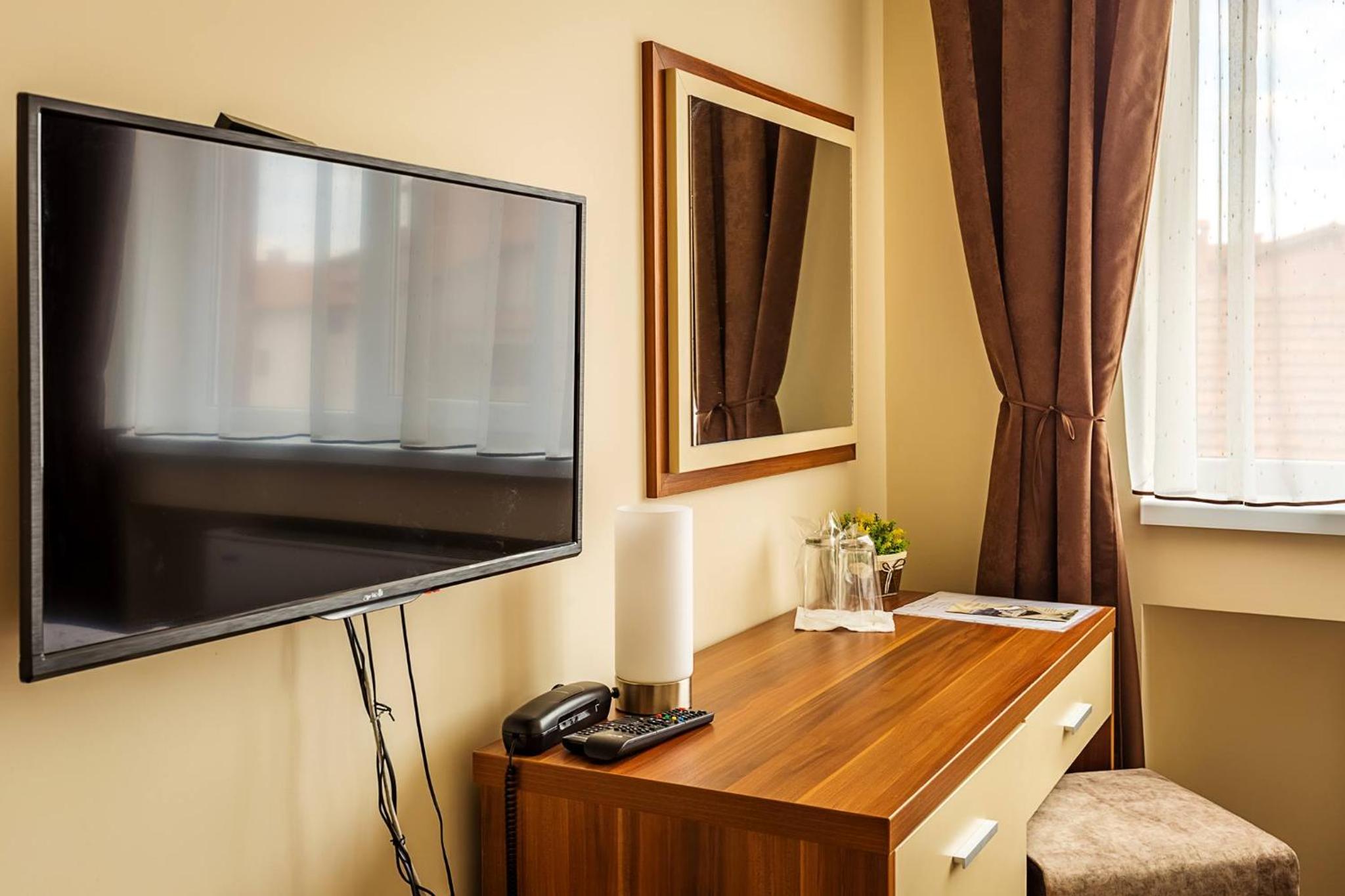 Budget Double Room photo 3