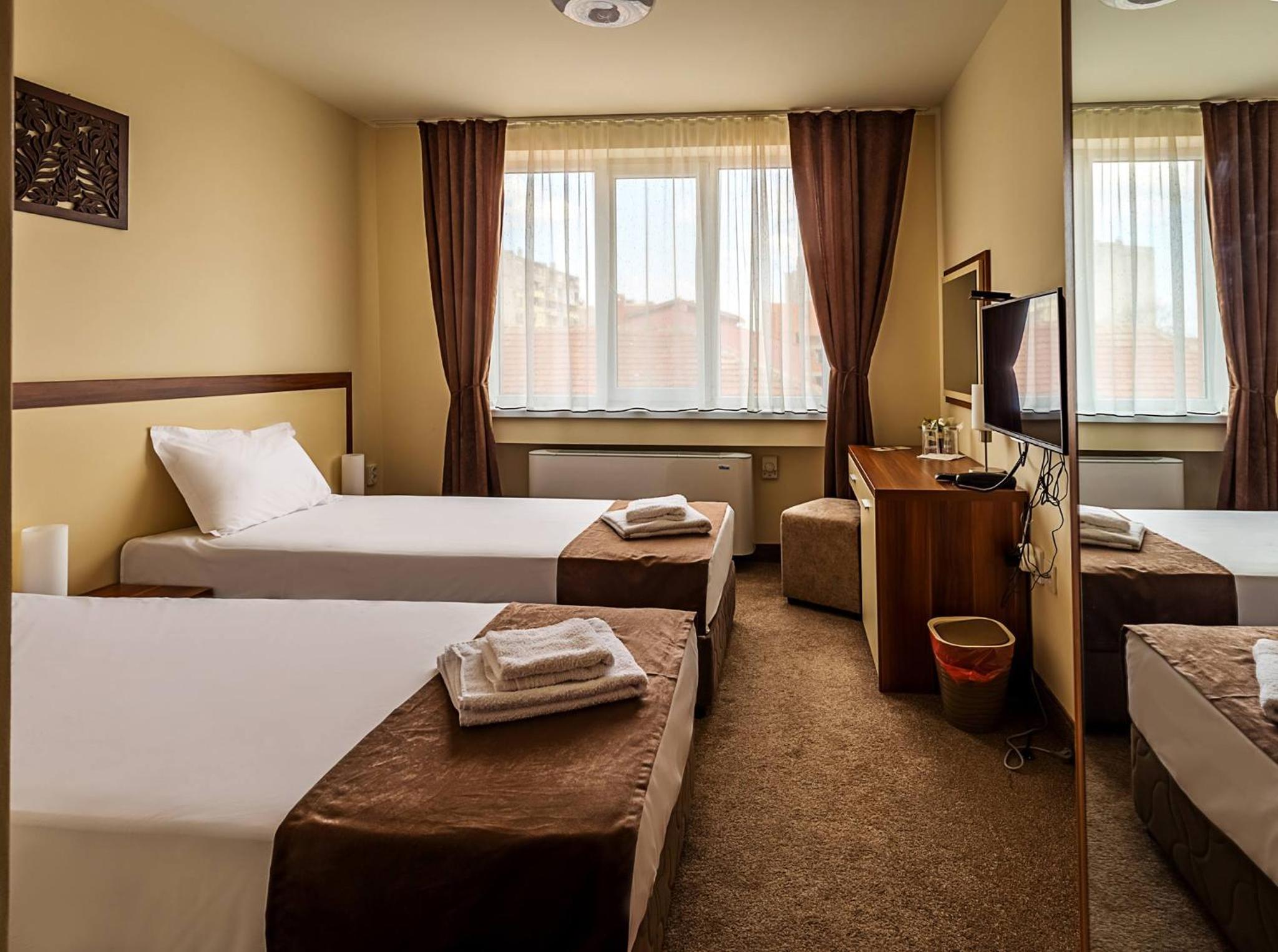 Large Twin Room photo 1