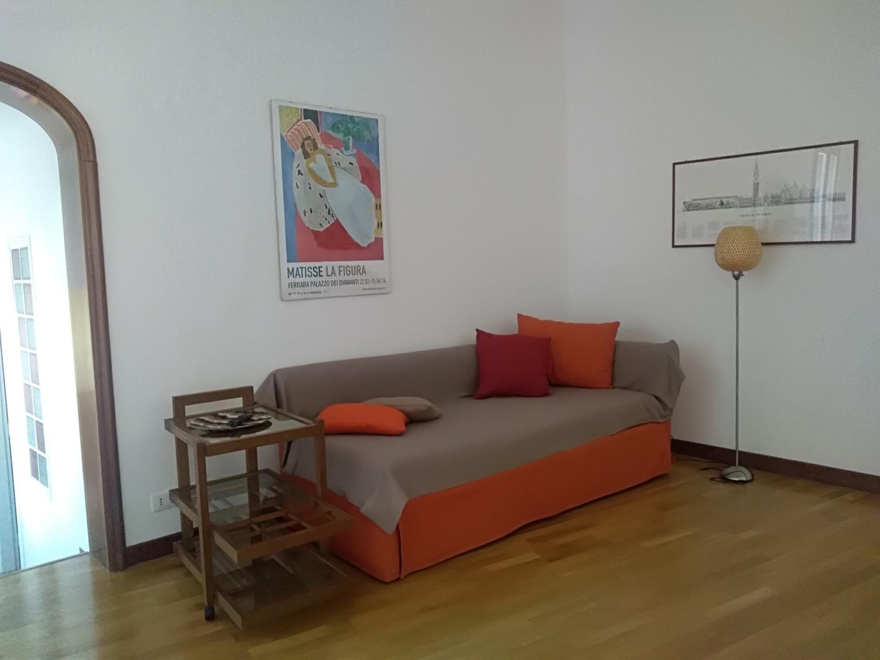 One-Bedroom Apartment photo 3