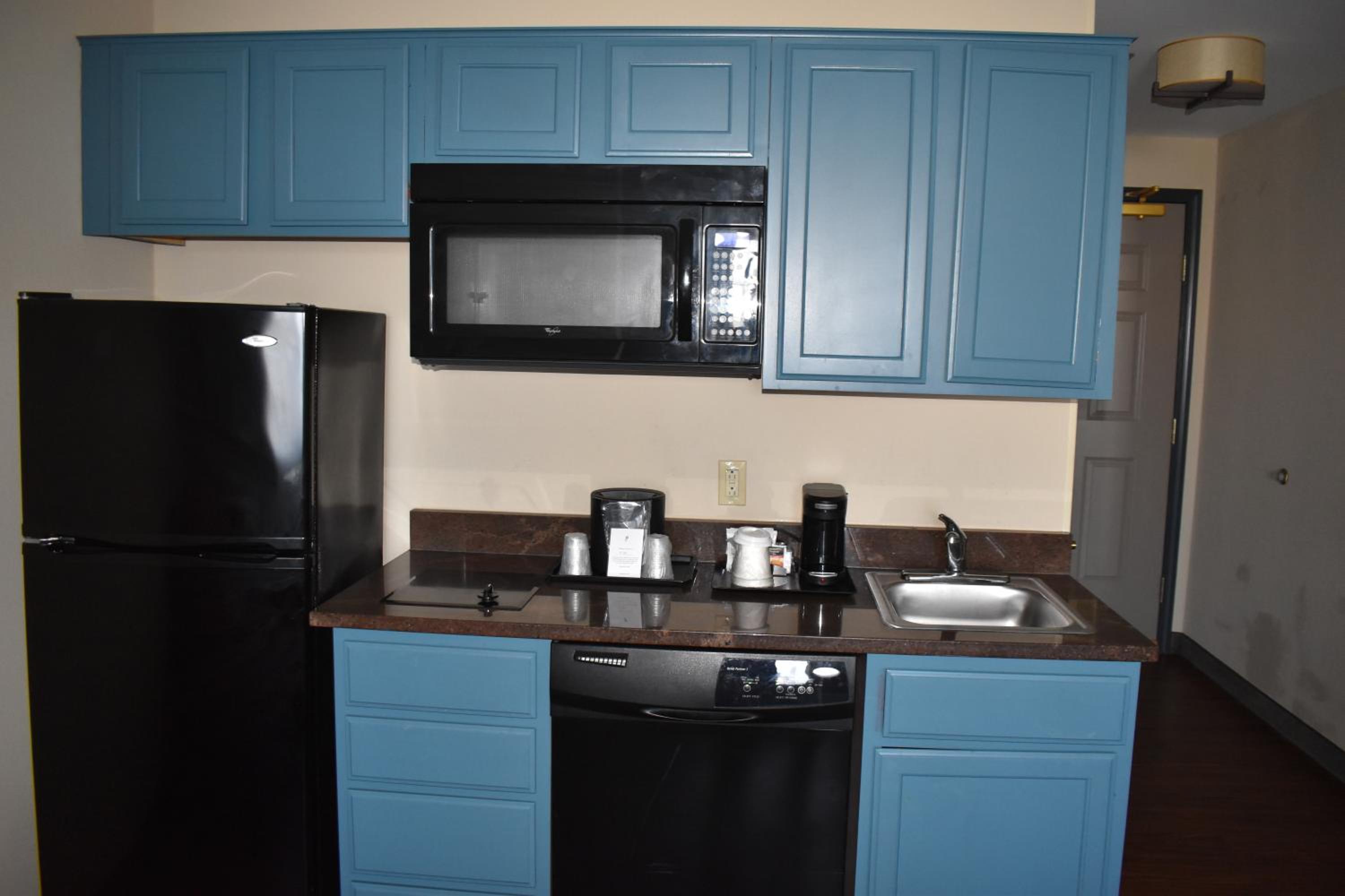 Extended Stay King Suite - Non-Smoking - Photo 4