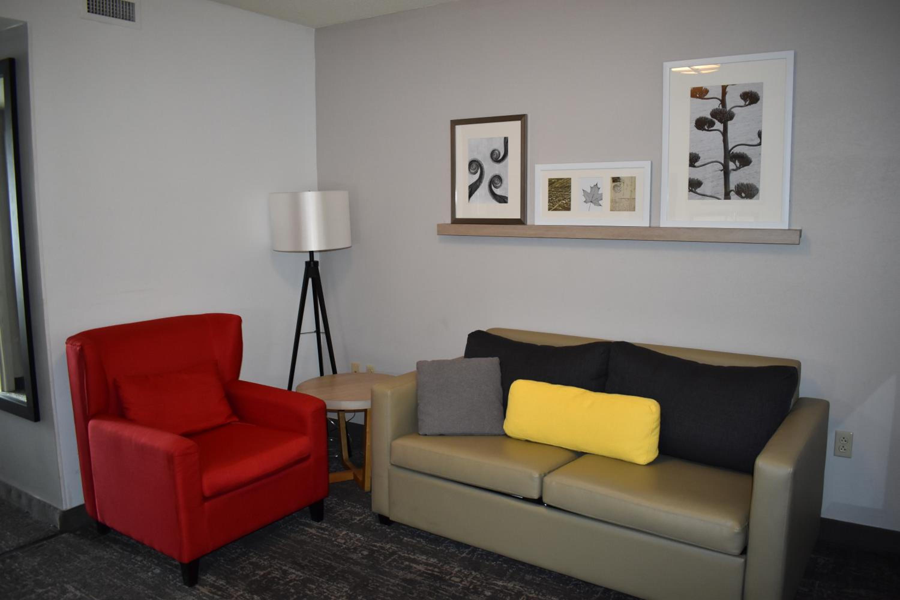 One-Bedroom King Suite - Non-Smoking - Photo 9