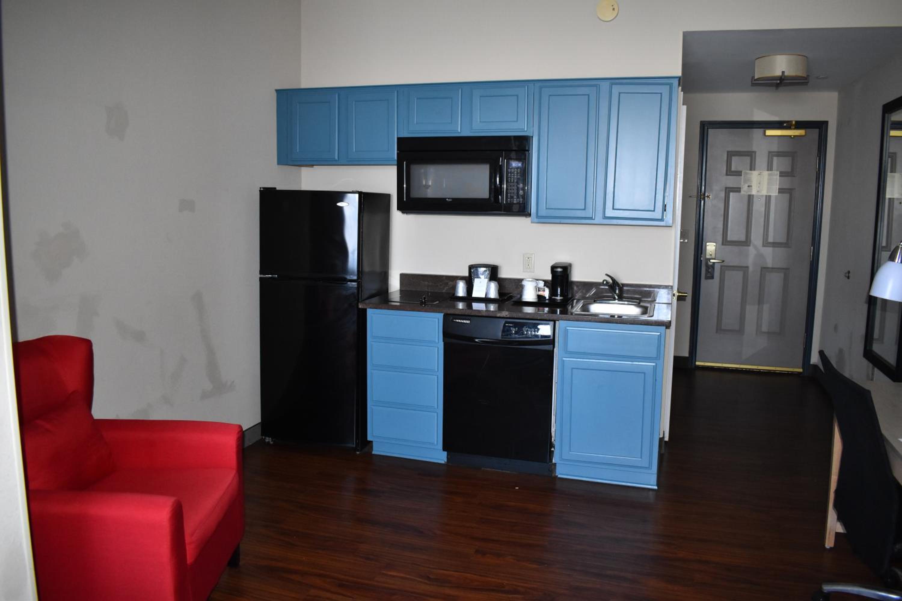 Extended Stay King Suite - Non-Smoking - Photo 3