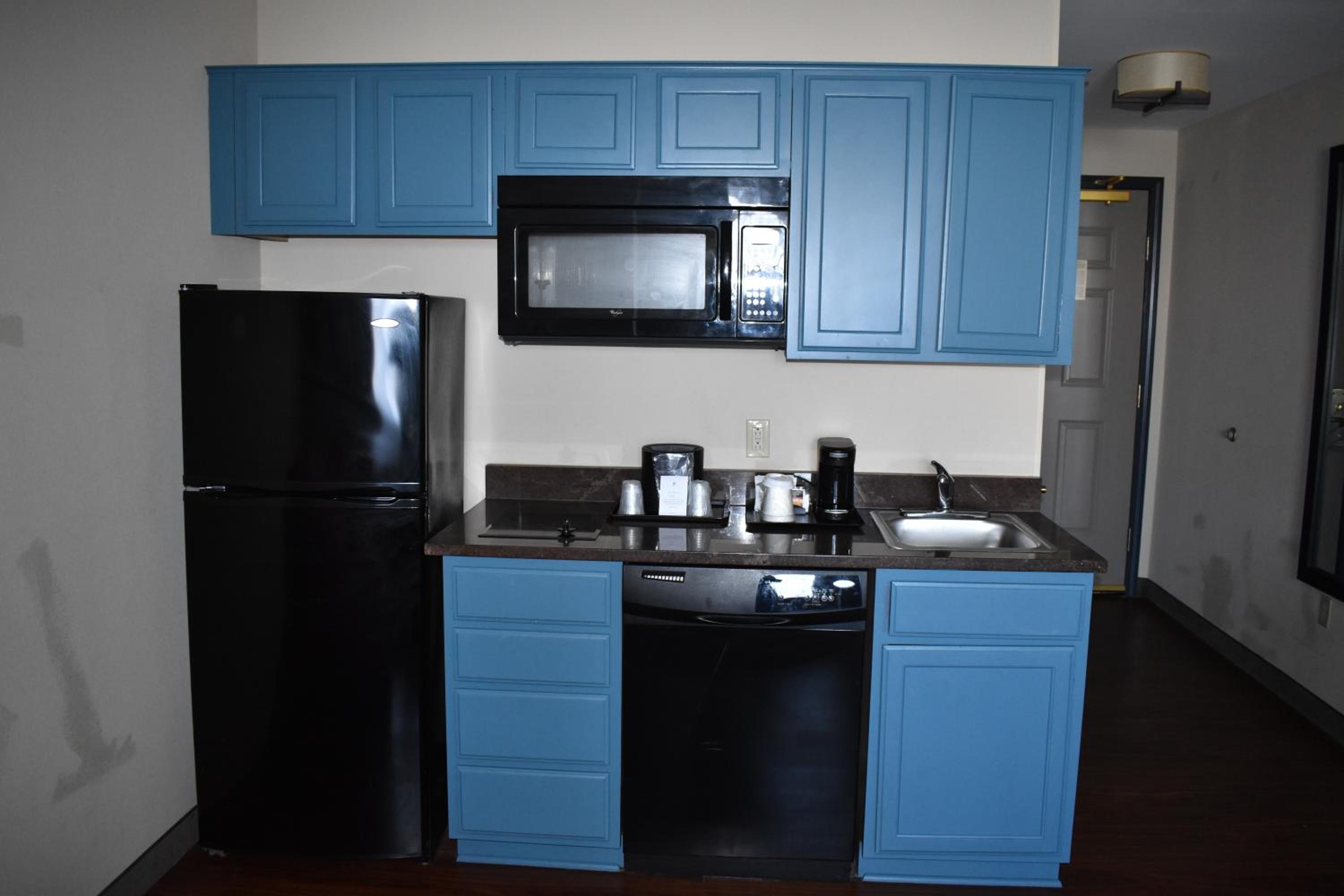 Extended Stay King Suite - Non-Smoking - Photo 2