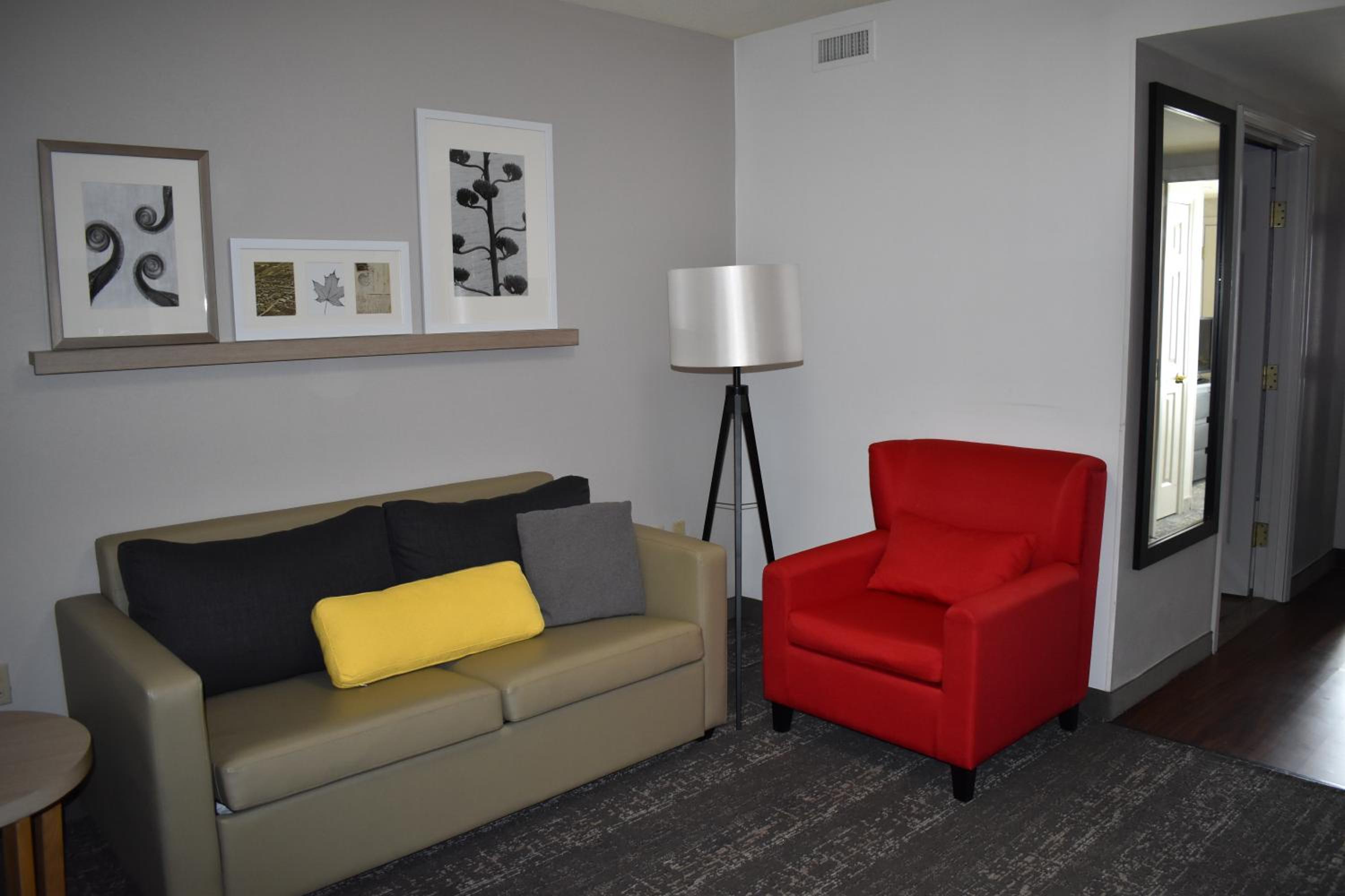 One-Bedroom King Suite - Non-Smoking - Photo 6
