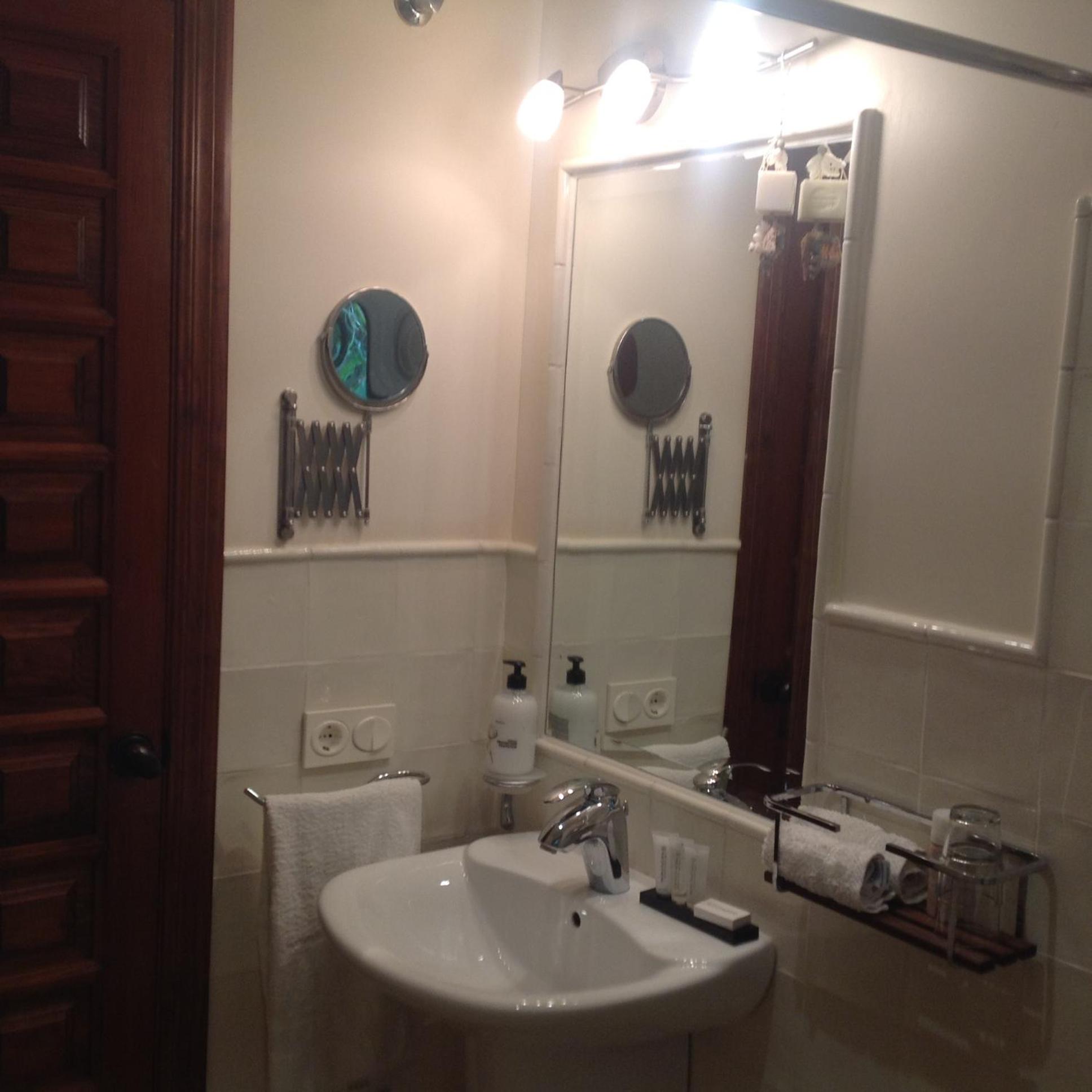 Standard Twin Room With Garden View photo 2