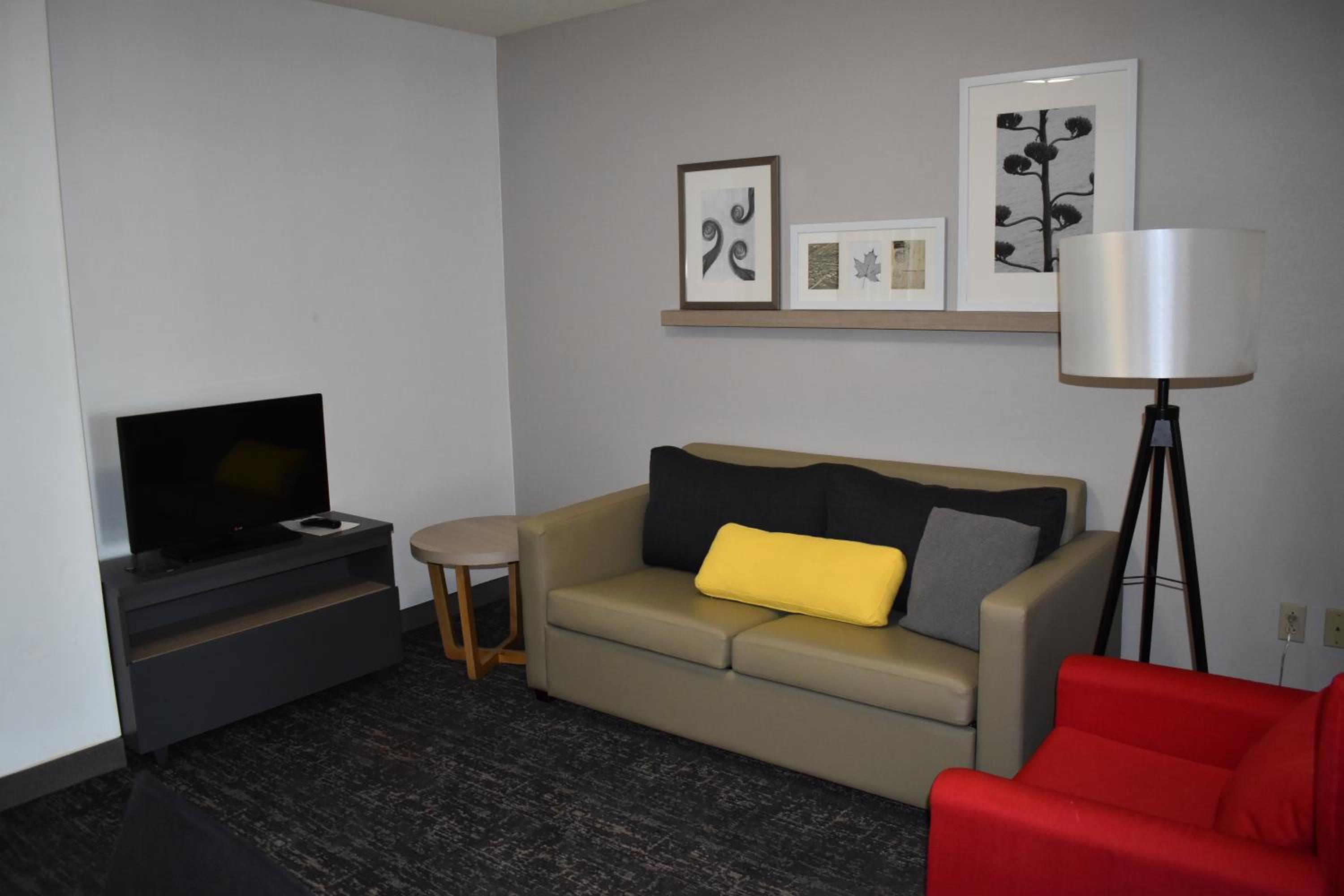 One-Bedroom King Suite - Non-Smoking - Photo 5