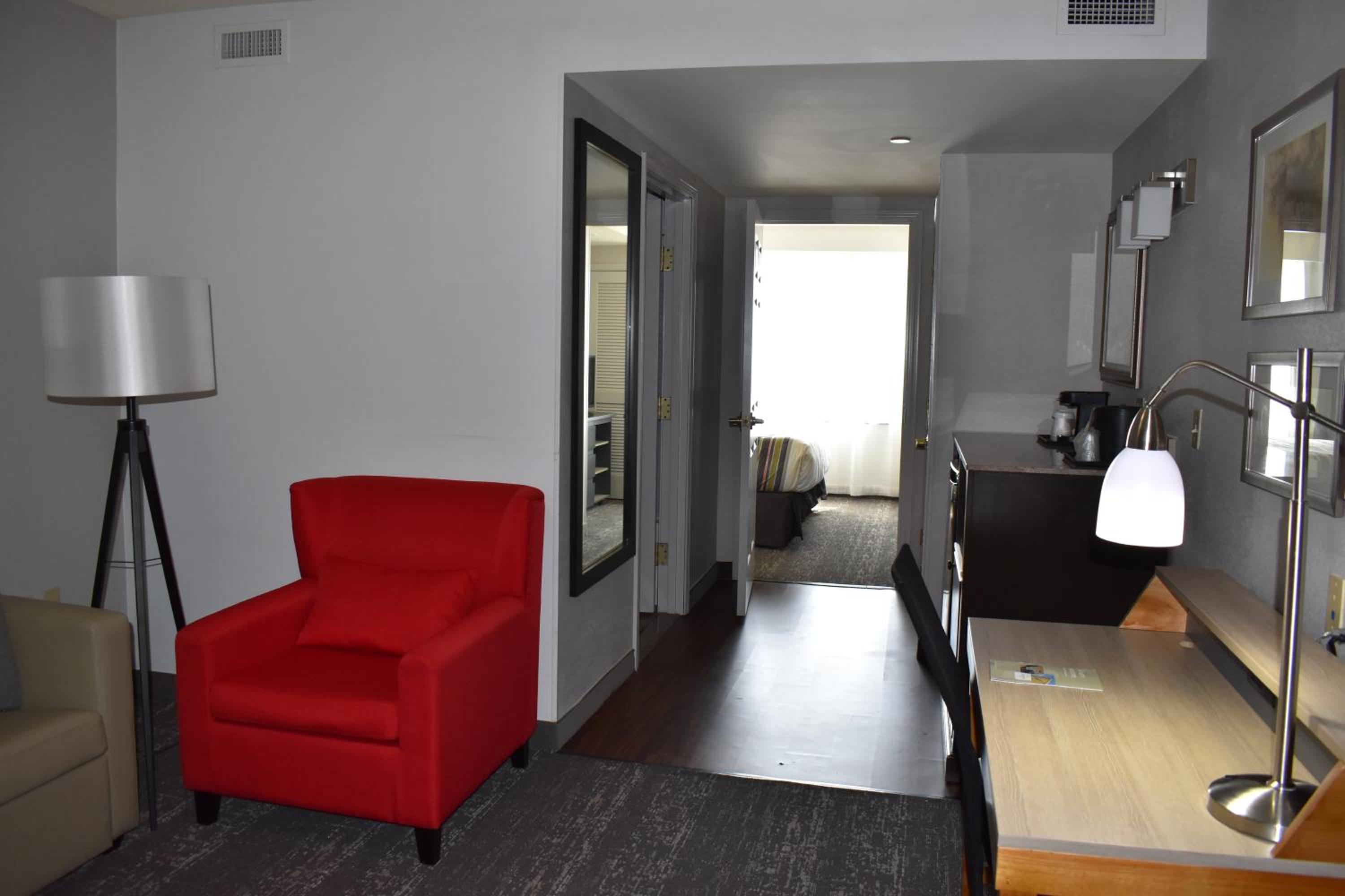 One-Bedroom King Suite - Non-Smoking - Photo 11