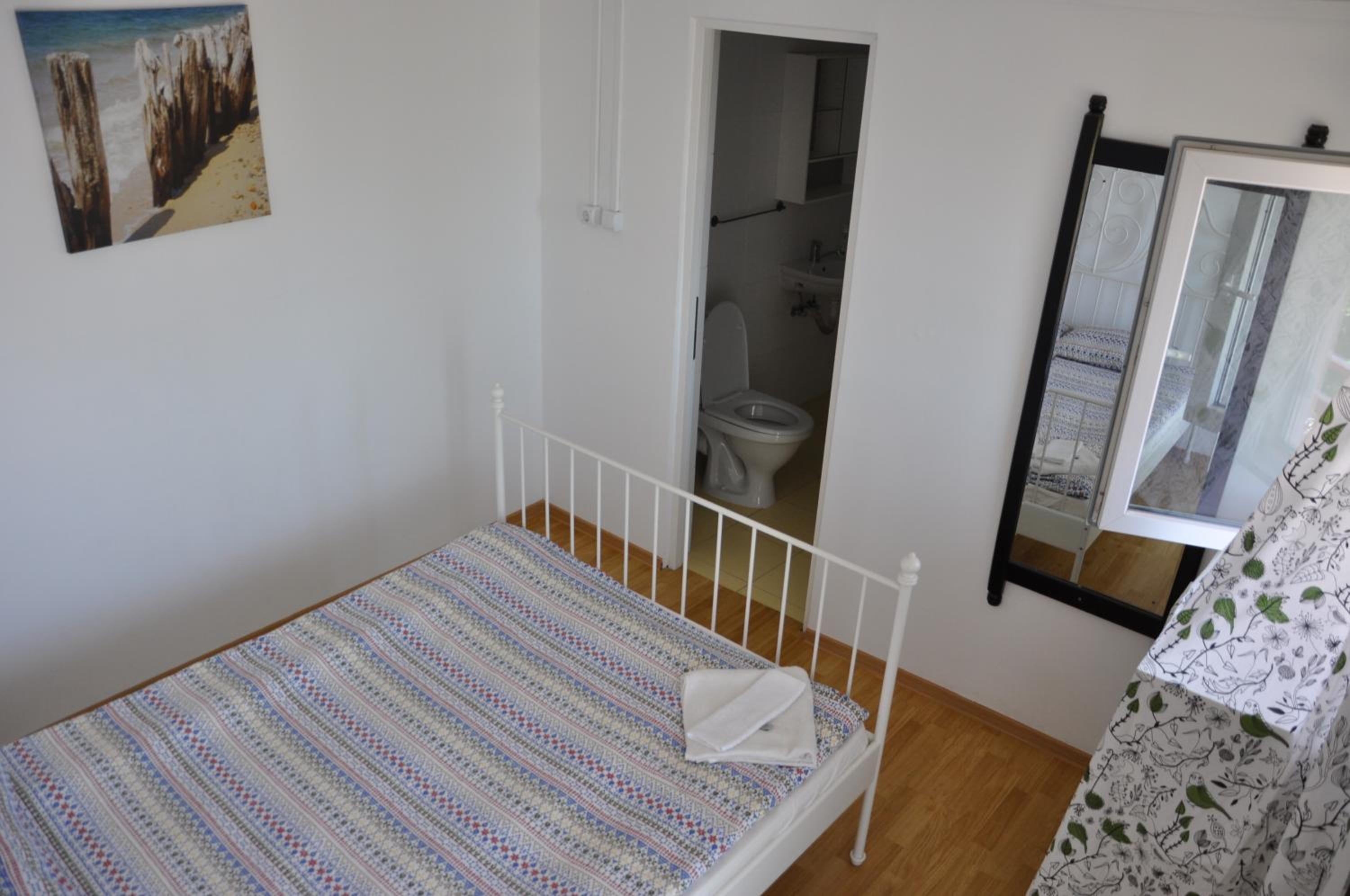 Budget Double Room - Photo 6