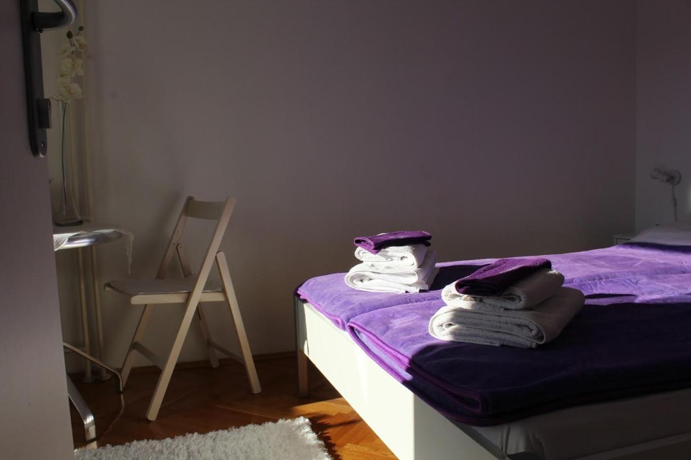 Double Room with Balcony and Shared Bathroom photo 3