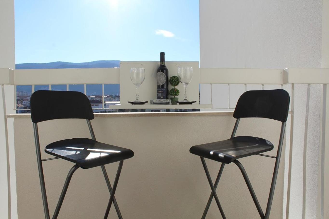 Double Room with Balcony and Shared Bathroom