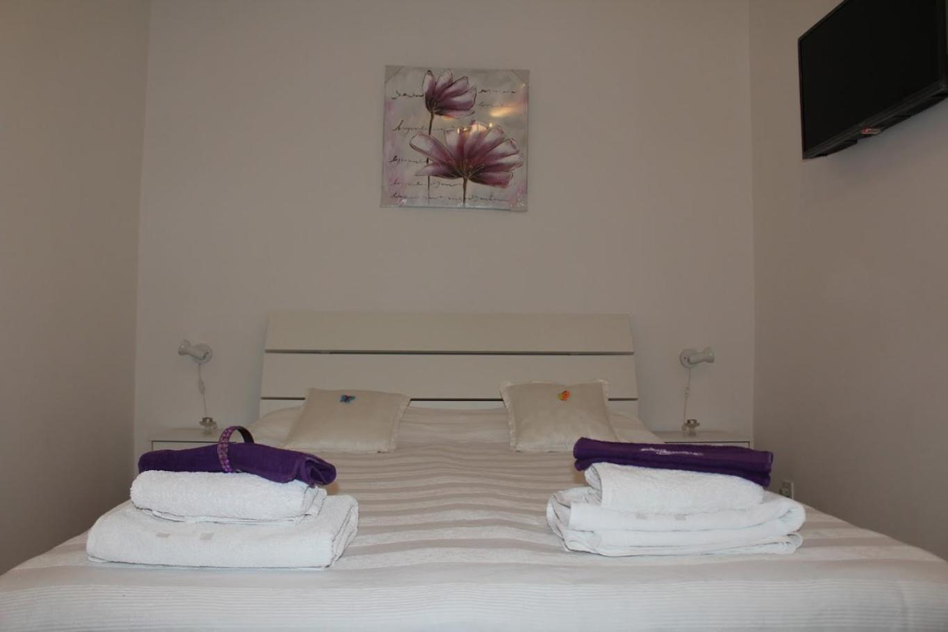 Double Room with Balcony and Shared Bathroom photo 1