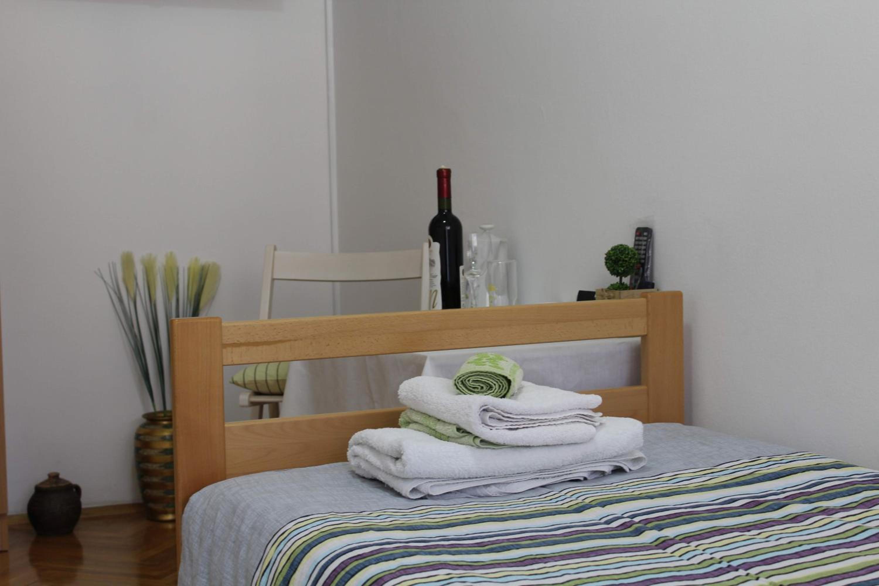 Single Room with Balcony and shared bathroom photo 2