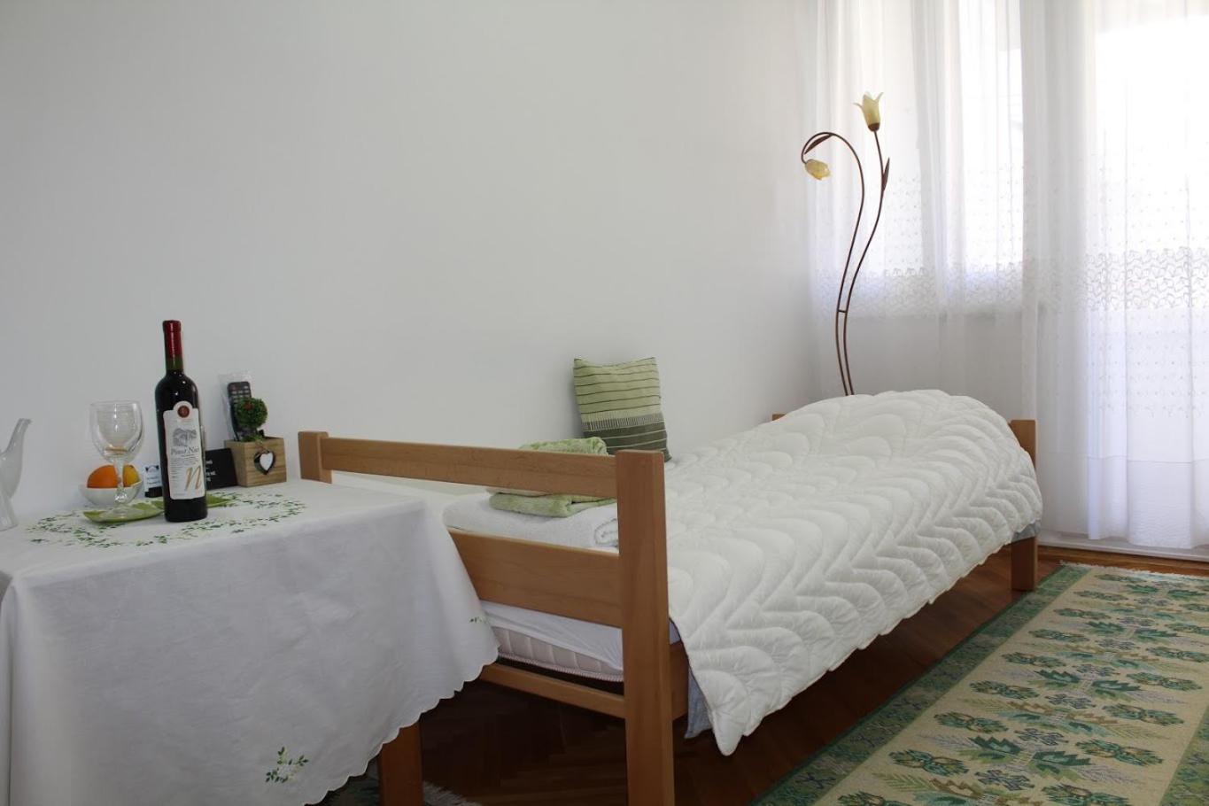 Single Room with Balcony and shared bathroom photo 1