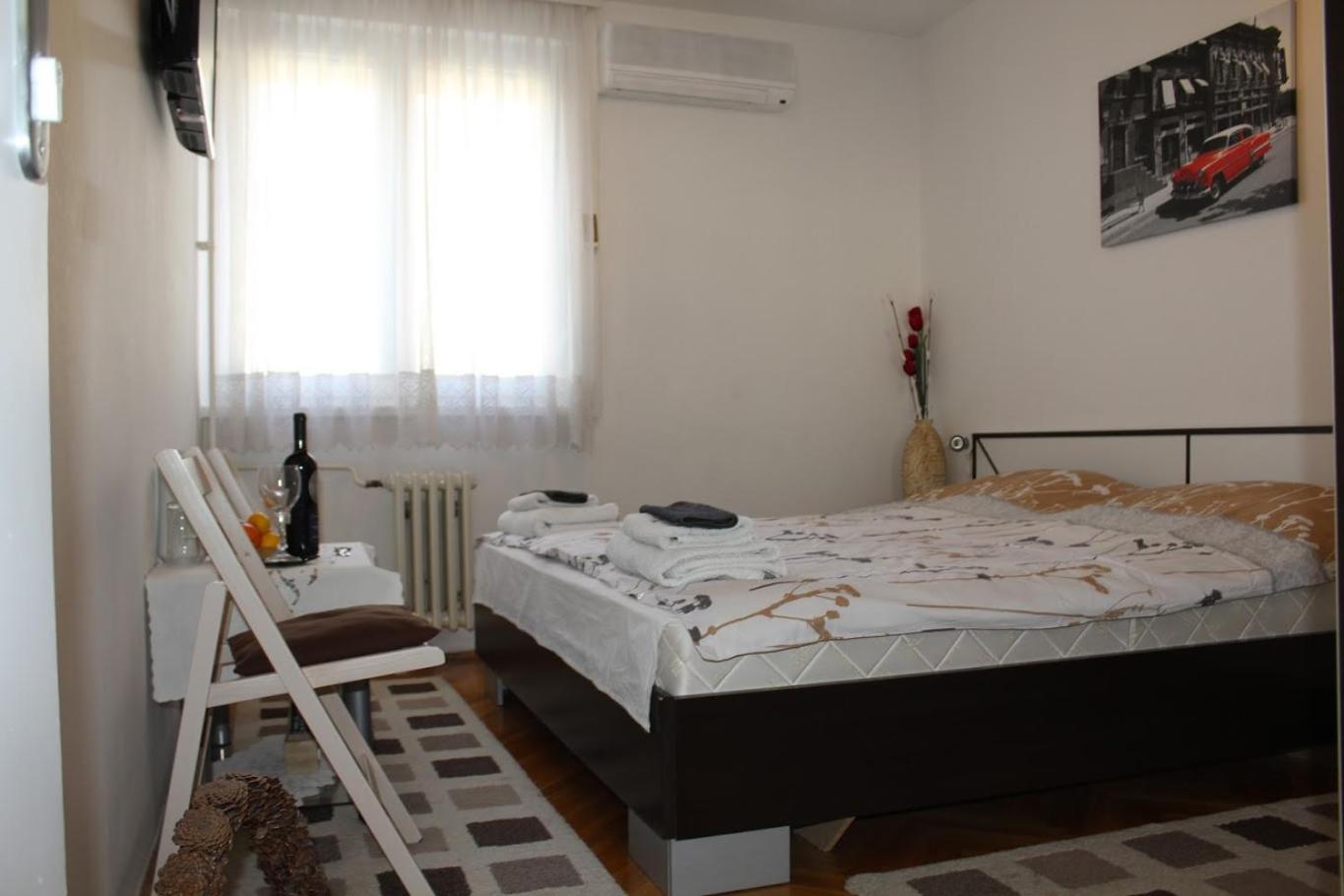 Double Room with Shared Bathroom photo 3