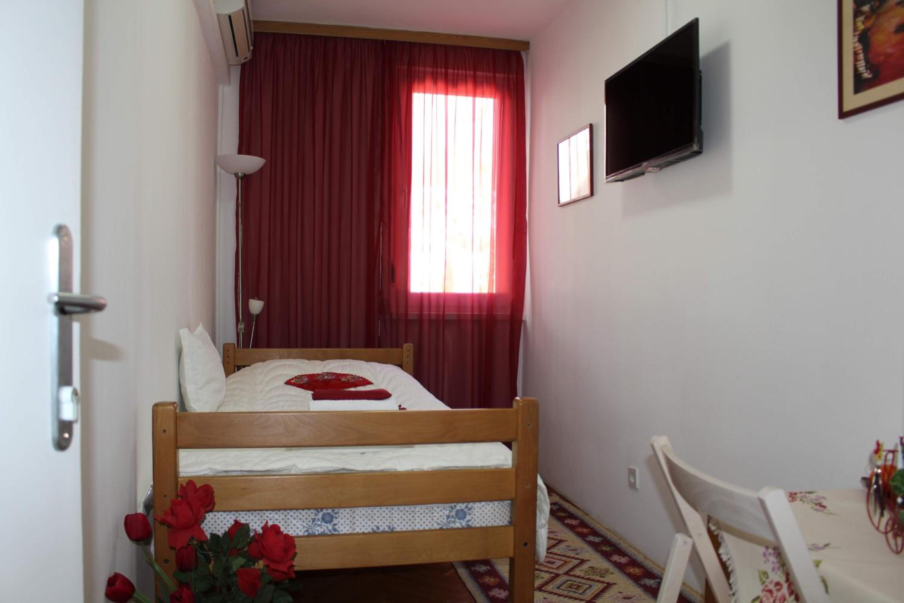 Single Room with Shared Bathroom photo 1