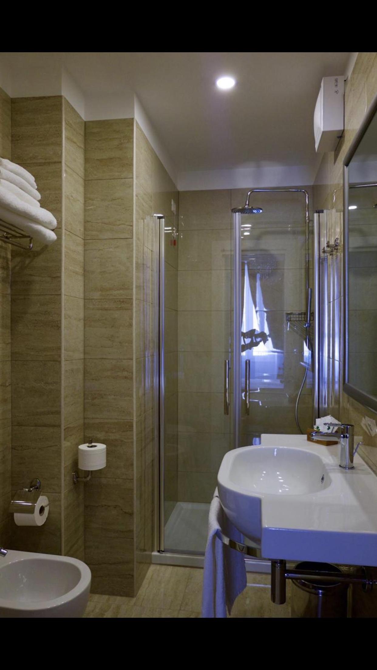 Deluxe Room - Photo 10