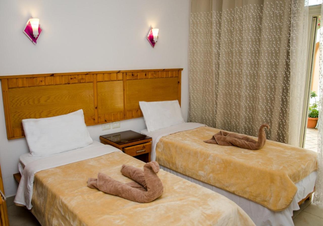 Twin Room with Bathroom - Photo 13
