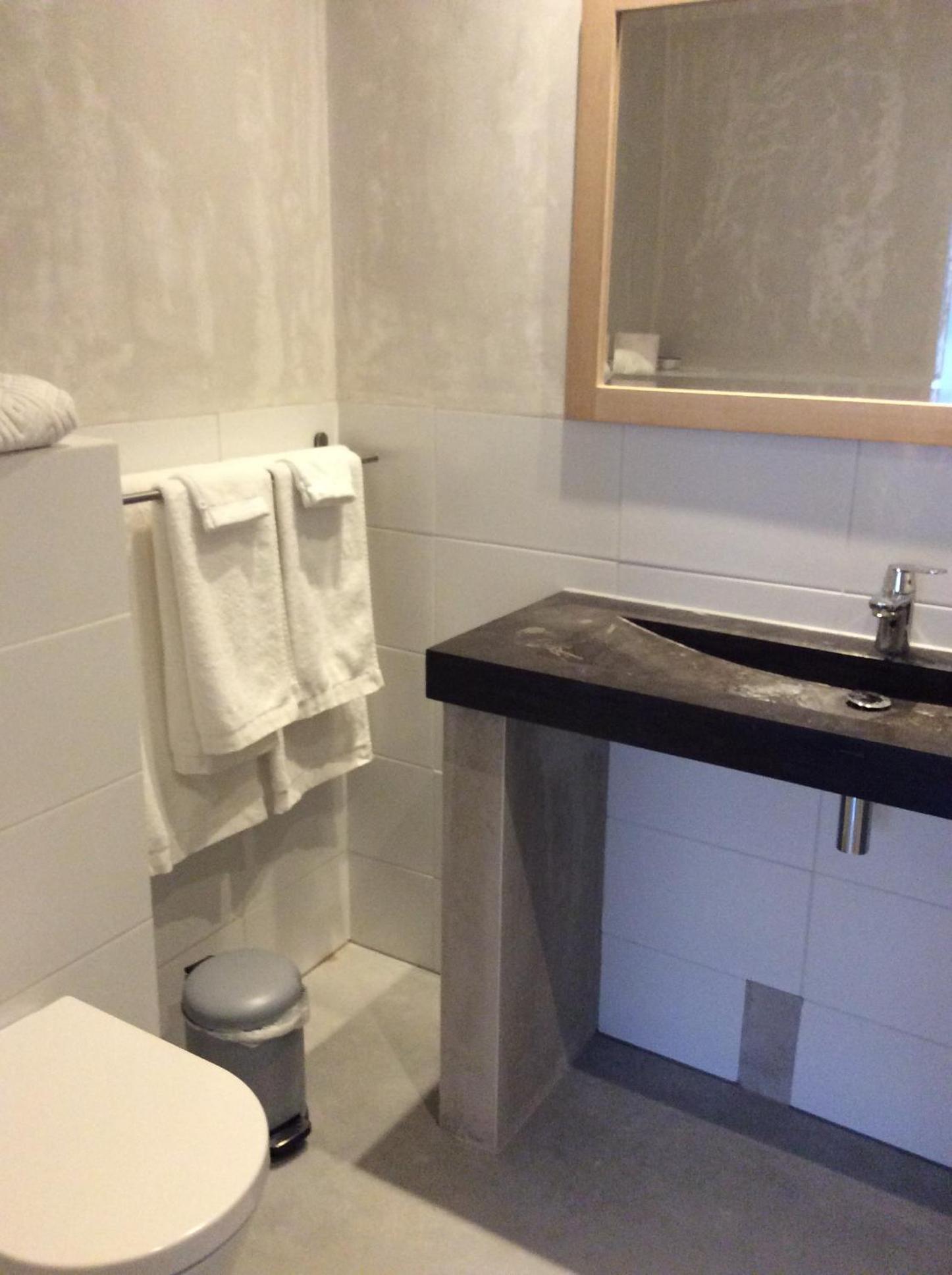 Double or Twin Room with Private Bathroom photo 2