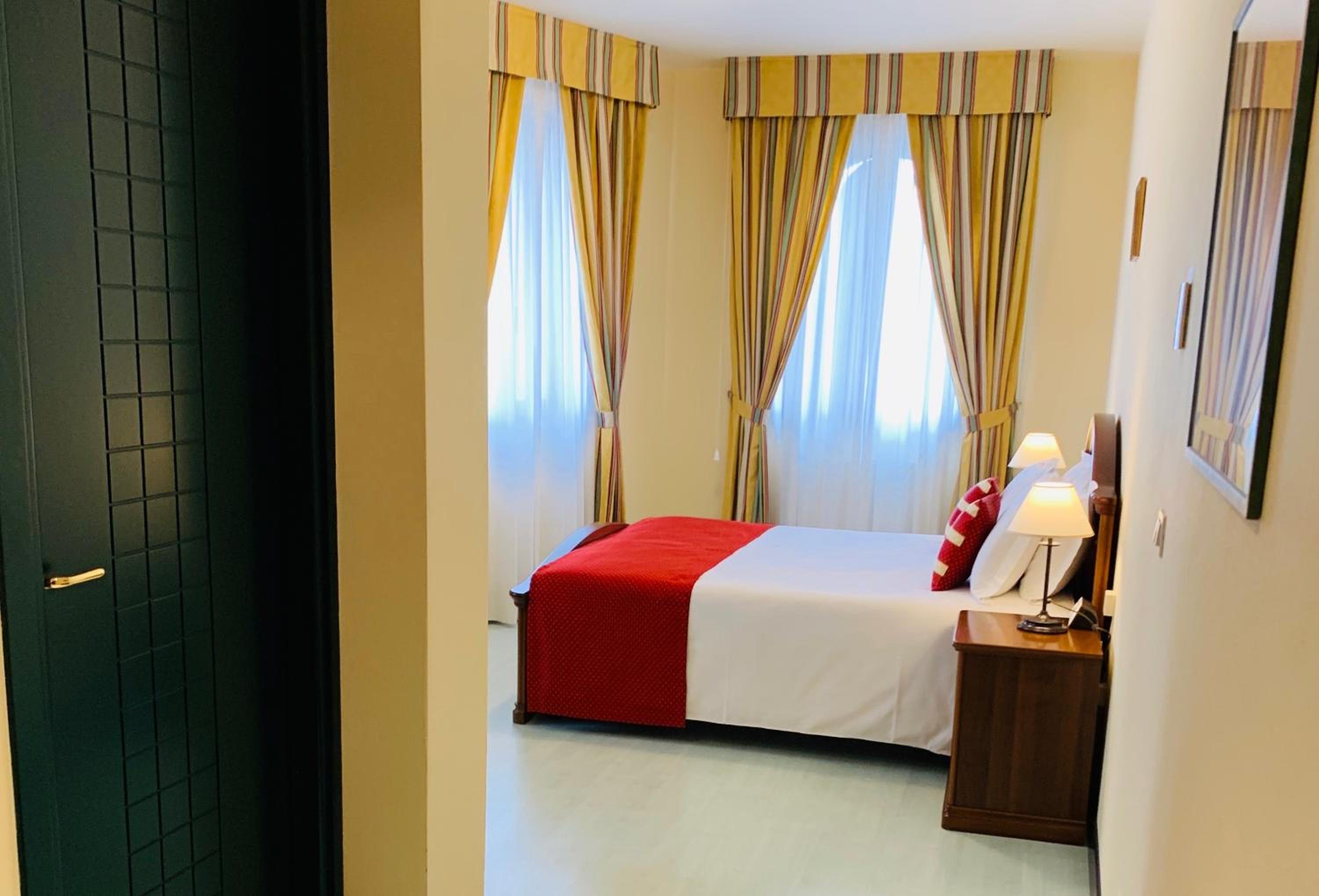 Superior King Room photo 1