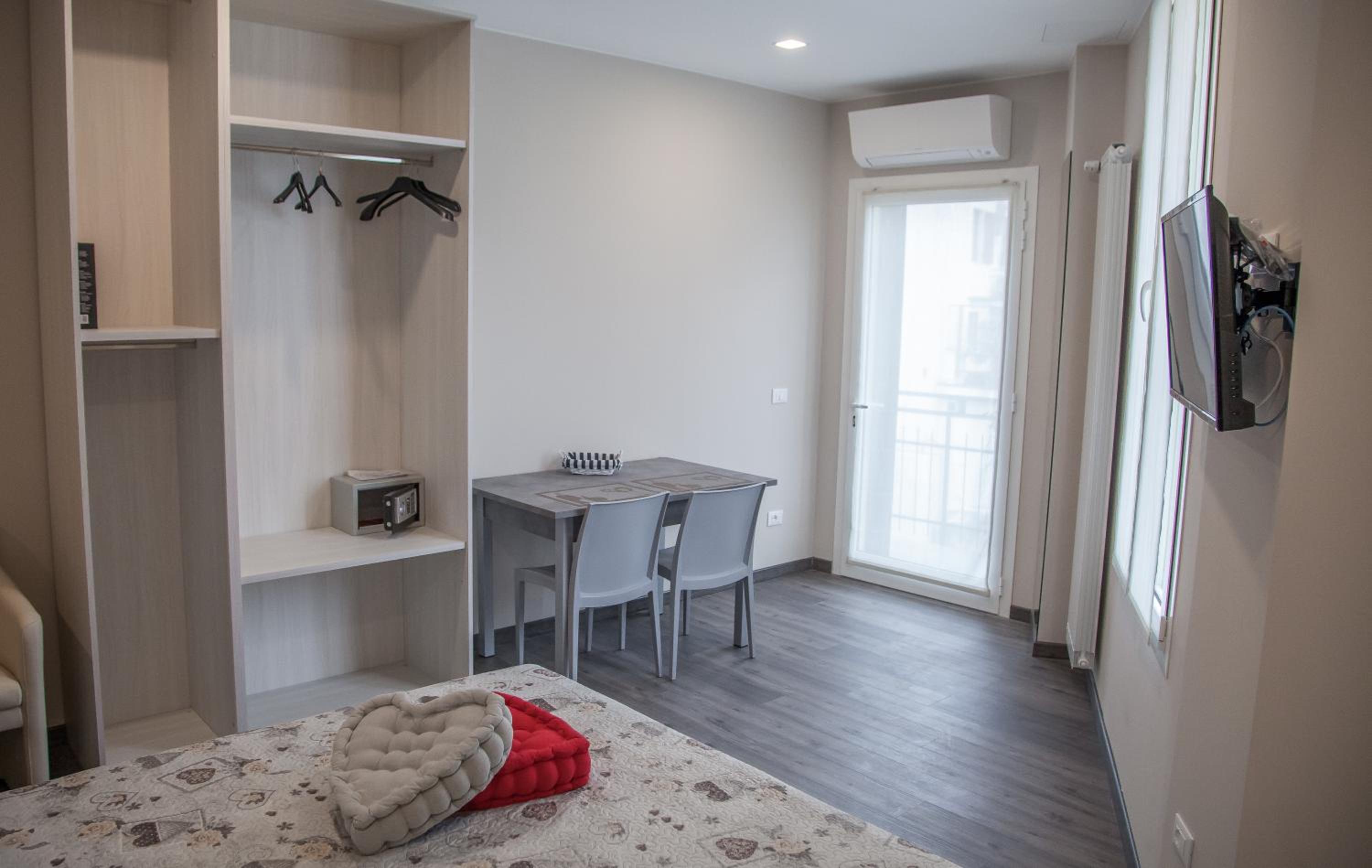 Deluxe Double or Twin Room with Garden View - Photo 23