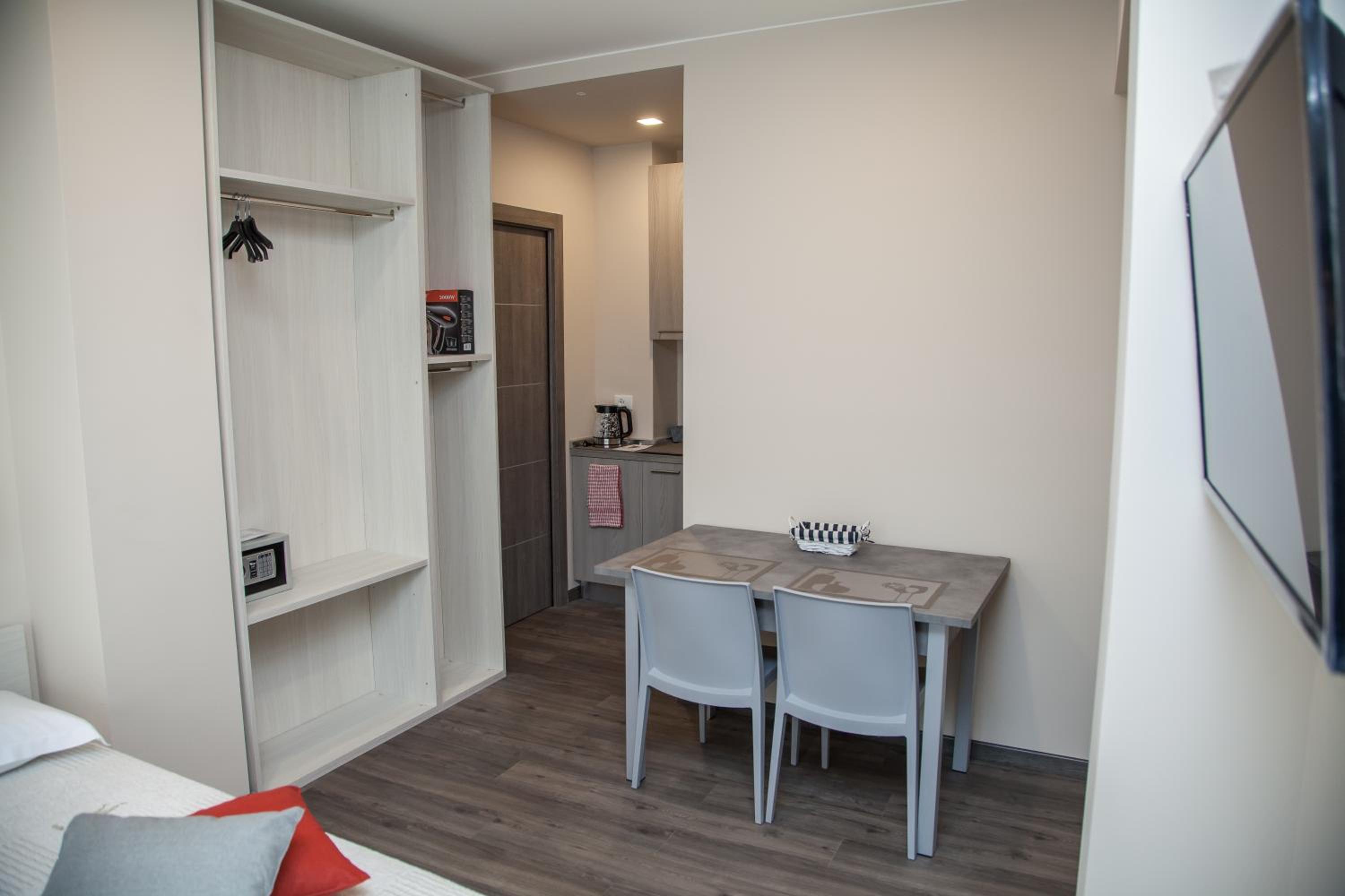 Deluxe Double or Twin Room with Garden View - Photo 9