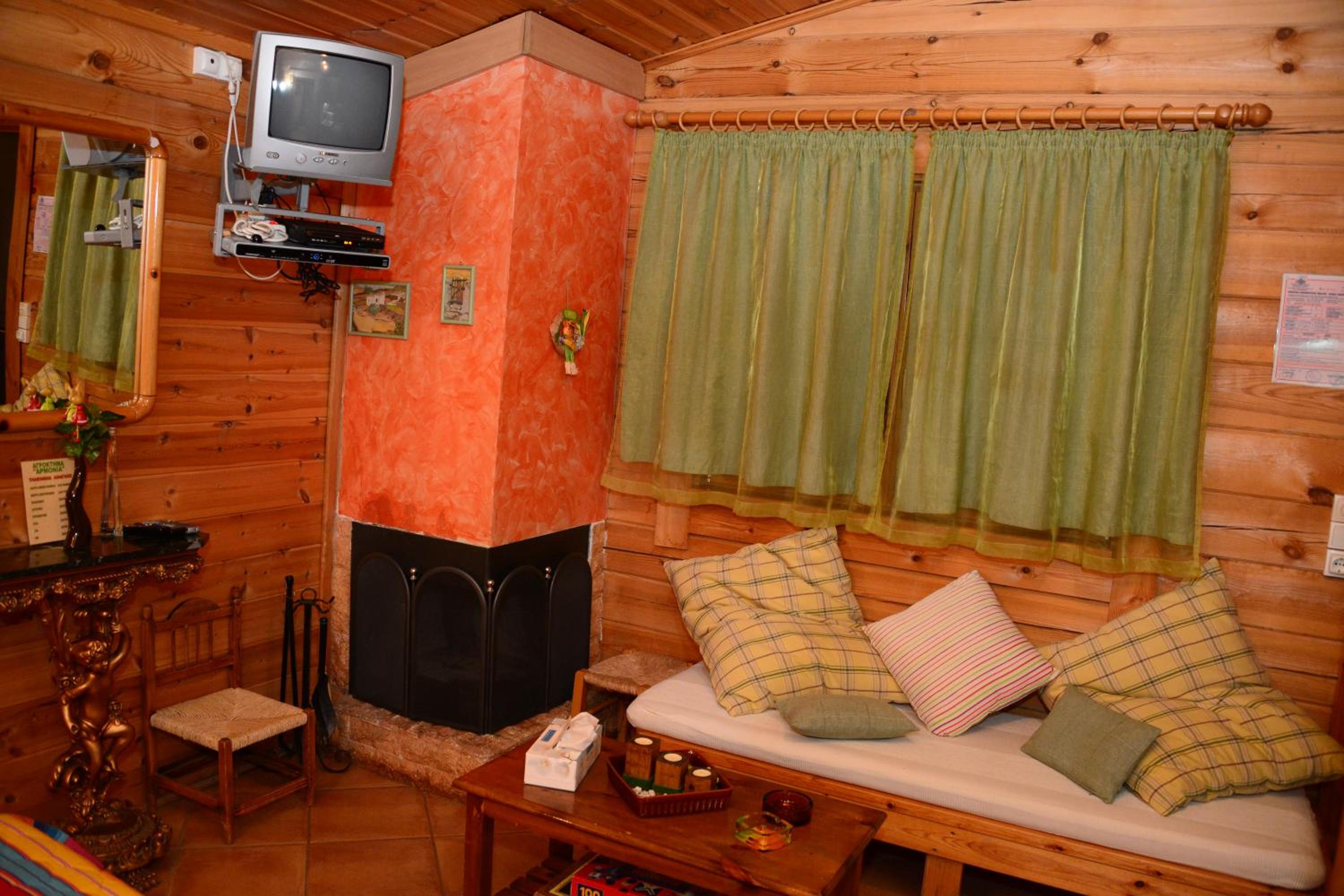 Deluxe Double Room (2 Adults + 1 Child) photo 3