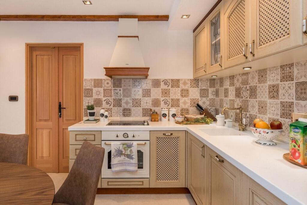Three-Bedroom Villa with Private Heated Pool, Jacuzzi and Sauna photo 3