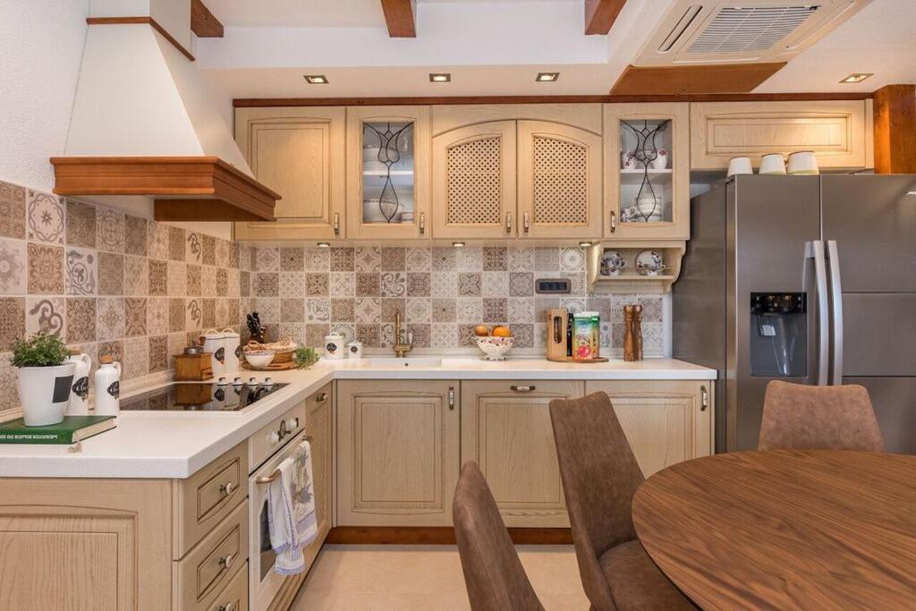 Three-Bedroom Villa with Private Heated Pool, Jacuzzi and Sauna photo 2