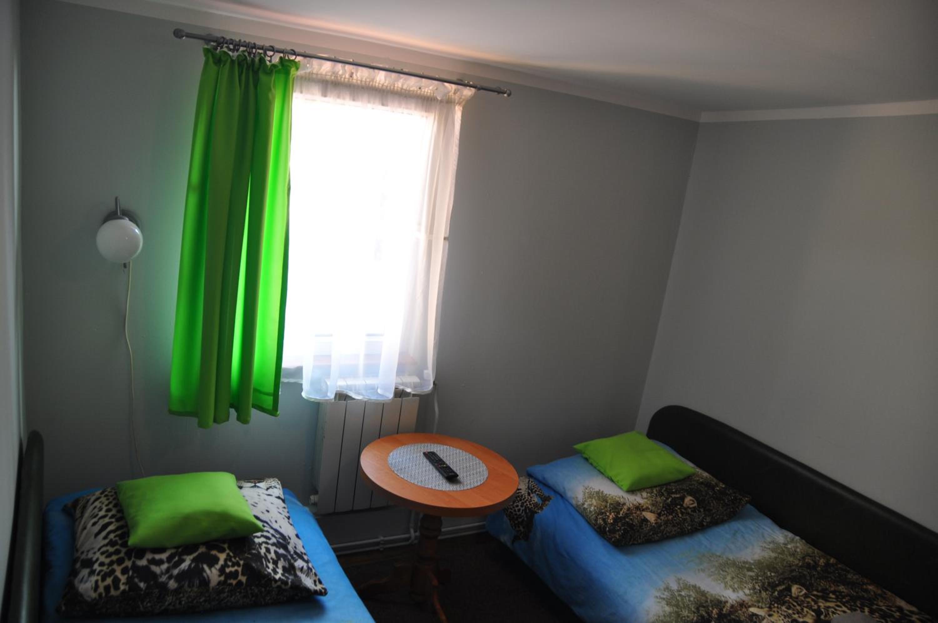 Twin Room with Bathroom - Photo 5