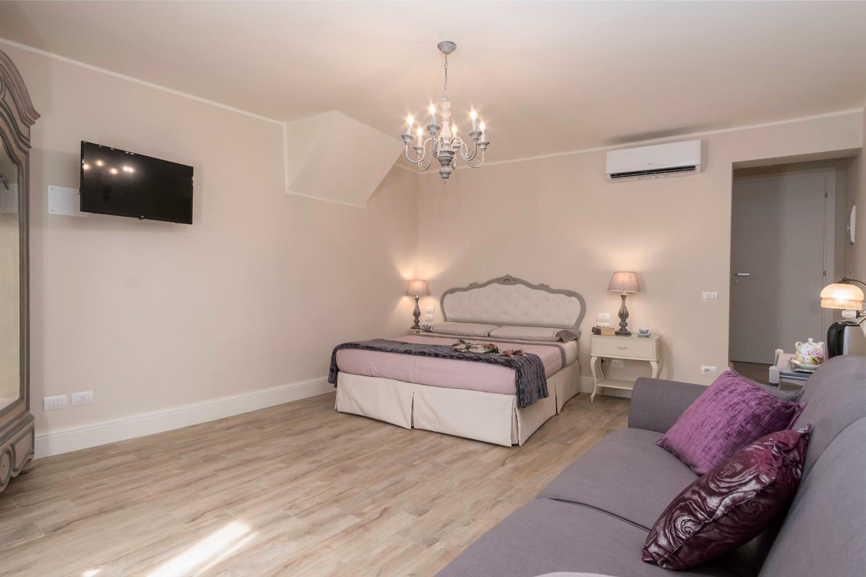 Deluxe Family Room - Photo 3