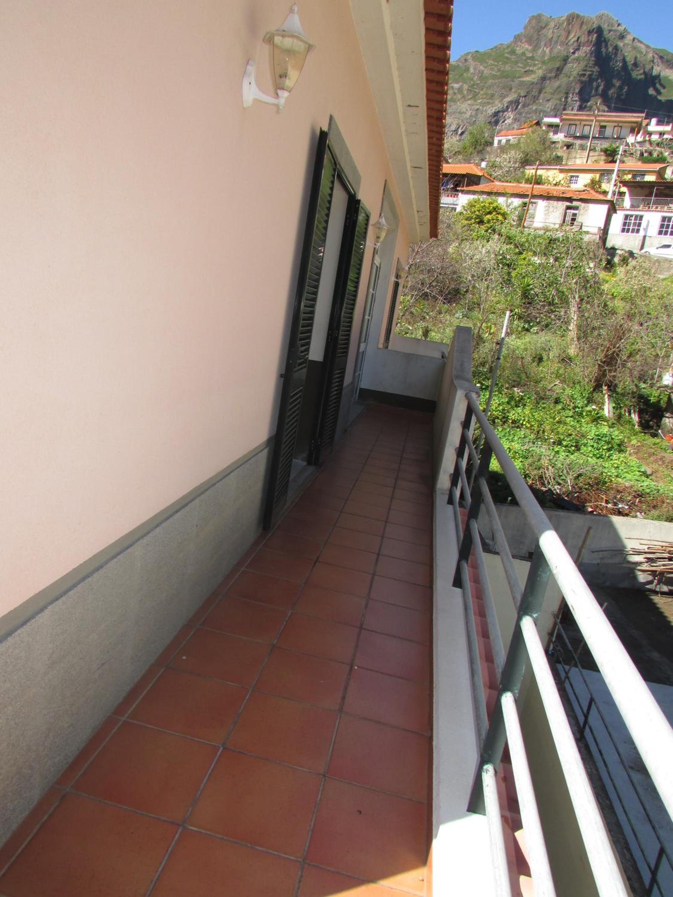 Apartment with Mountain View - Photo 35