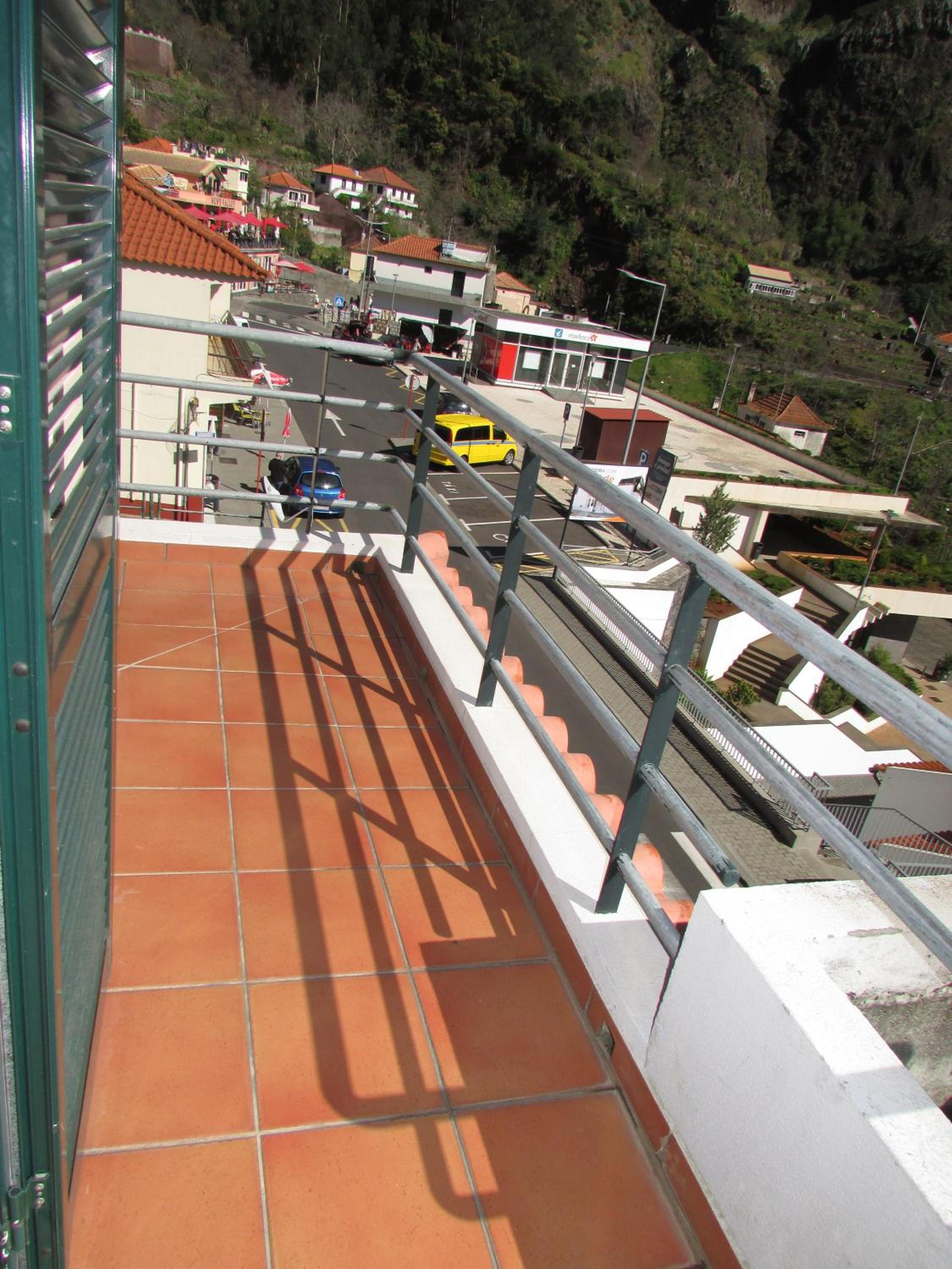 Apartment with Mountain View - Photo 36