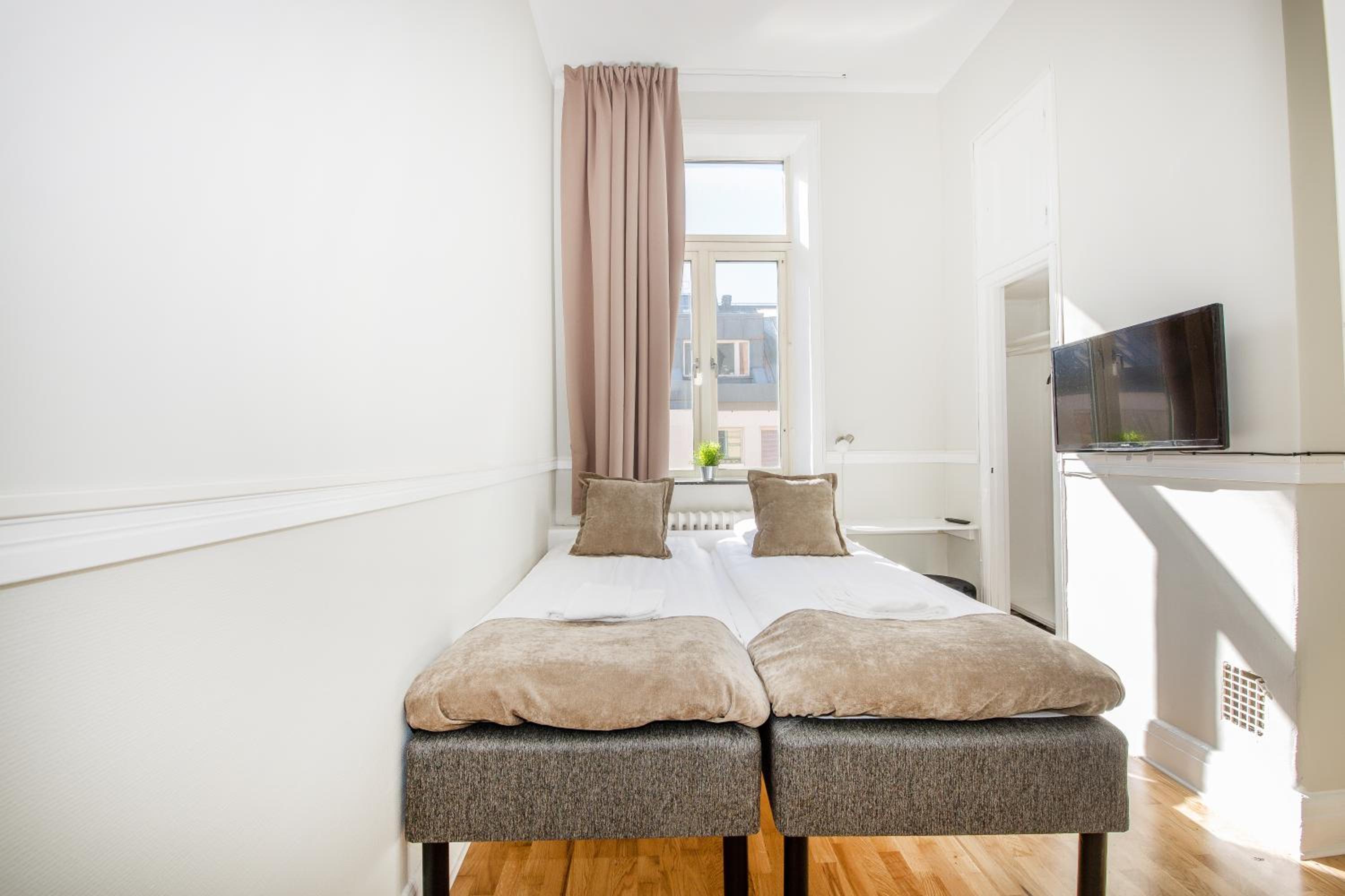 Small Double or Twin Room photo 1
