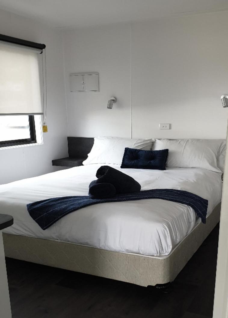 Two Bedroom Villa - Beach Cabin (6 Berth) photo 1