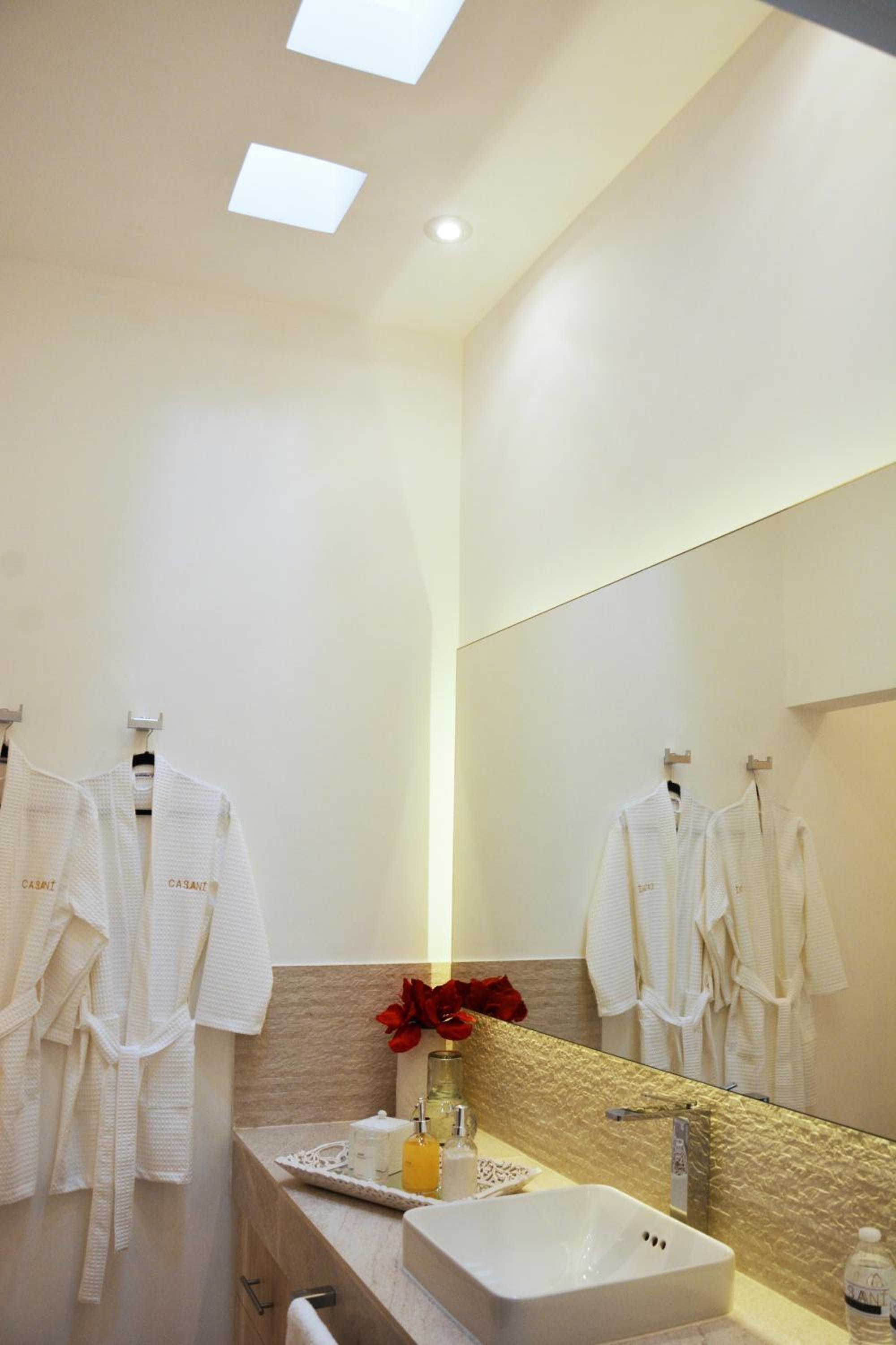 Deluxe King Room - Photo 5