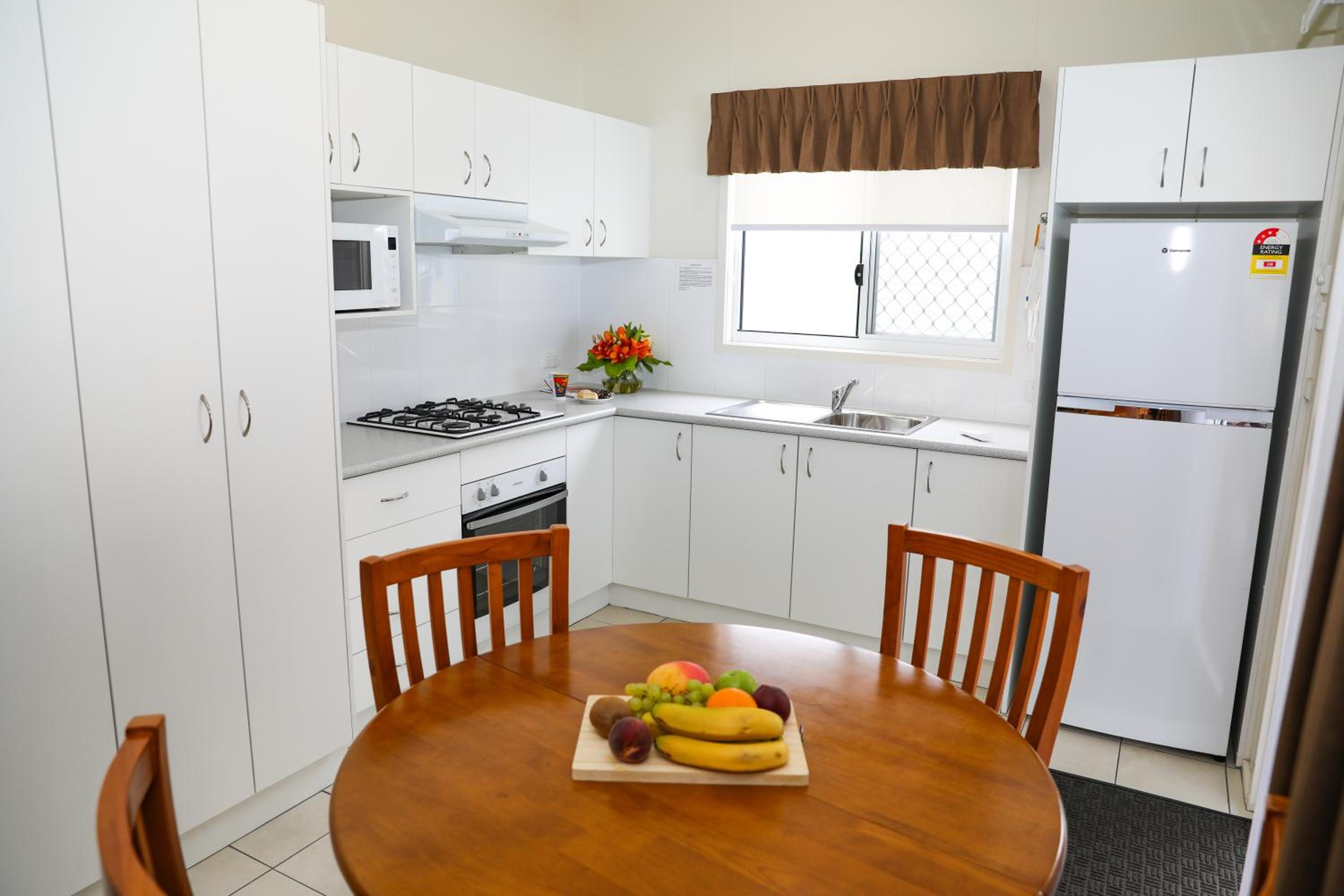 Family Two-Bedroom Cabin - 5 Berth photo 2