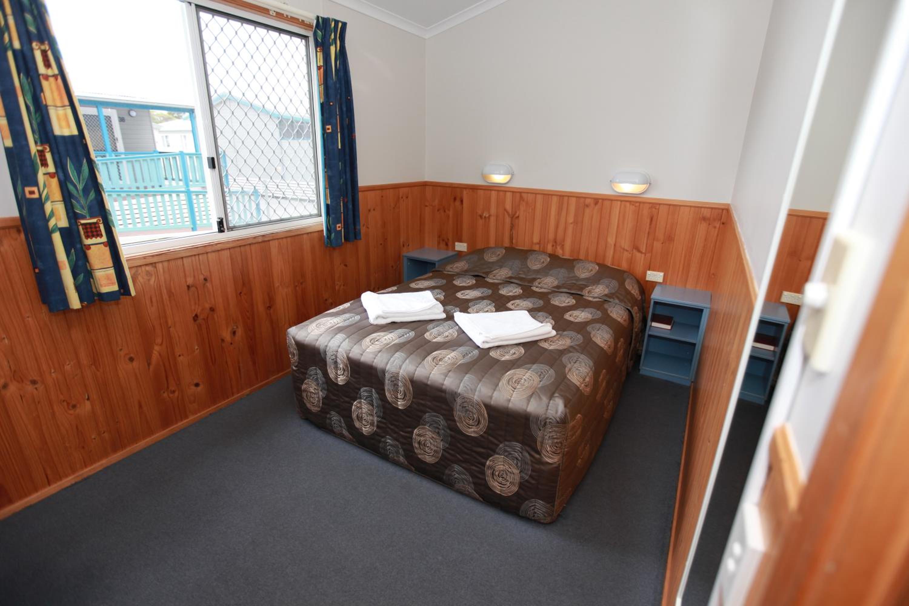 Deluxe Two-Bedroom Cabin - 6 Berth