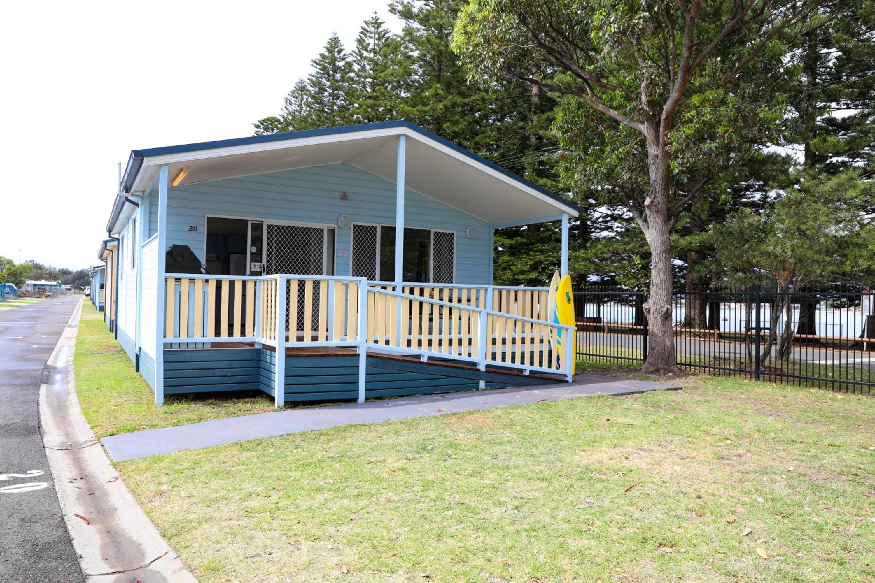 Deluxe Two-Bedroom Cabin - 6 Berth photo 2