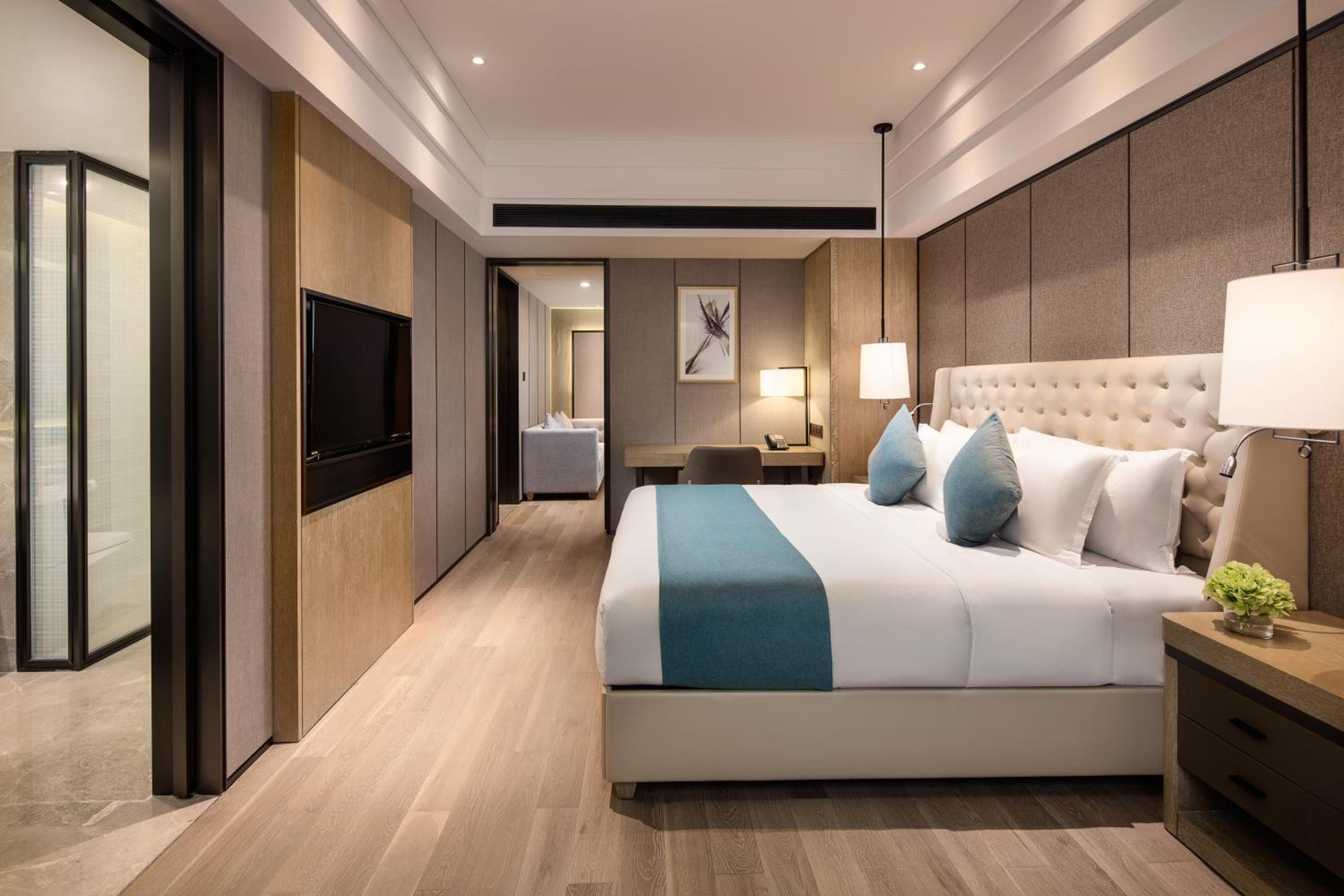 Premier King Room - Non-Smoking - Photo 2