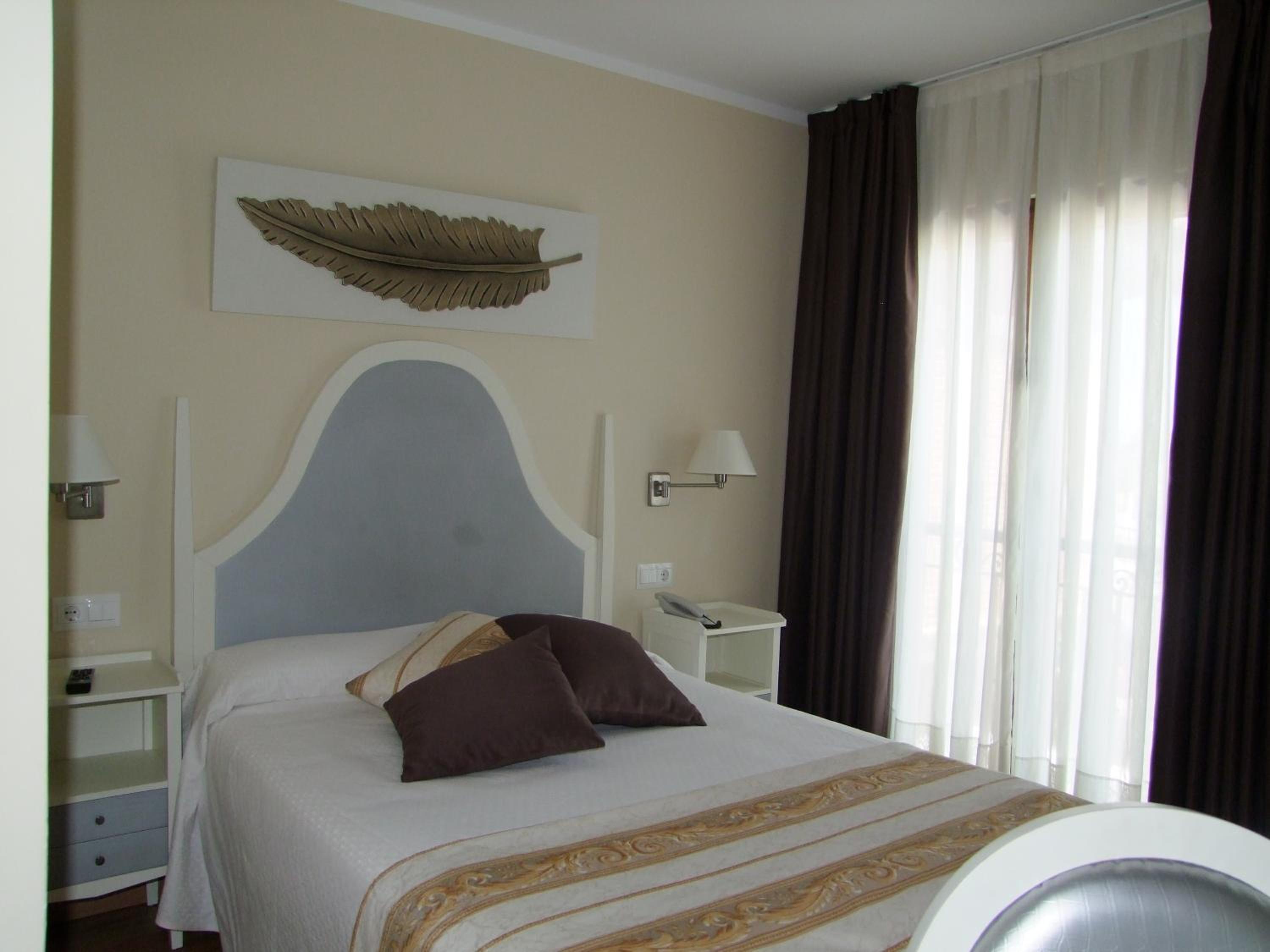 Budget Double Room photo 3